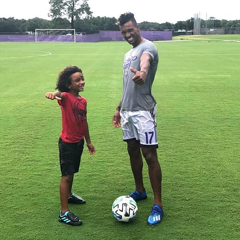 ナニさんのインスタグラム写真 - (ナニInstagram)「Job done 😄👍🏾 #MondayMotivation #soccer #dadandson」9月15日 7時45分 - luisnani