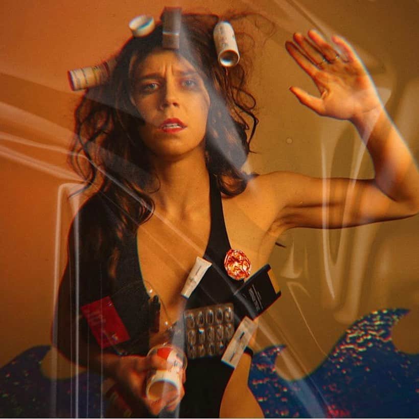ジャック・ファライーのインスタグラム：「On September 25th my closest friend @thejaybray will be live streaming her solo show “Matter is Mother,” a piece that I’ve seen her hone over the past few years. In her words, Matter is Mother is “about the intersection of the climate crisis, patriarchy, capitalism and the magic of femmes,” so this performance couldn’t be more timely. Julia is a brilliant artist and while I wish we could all experience this show in person, the live stream will make this important work accessible to far more people. Link in my linktree to purchase tickets.」