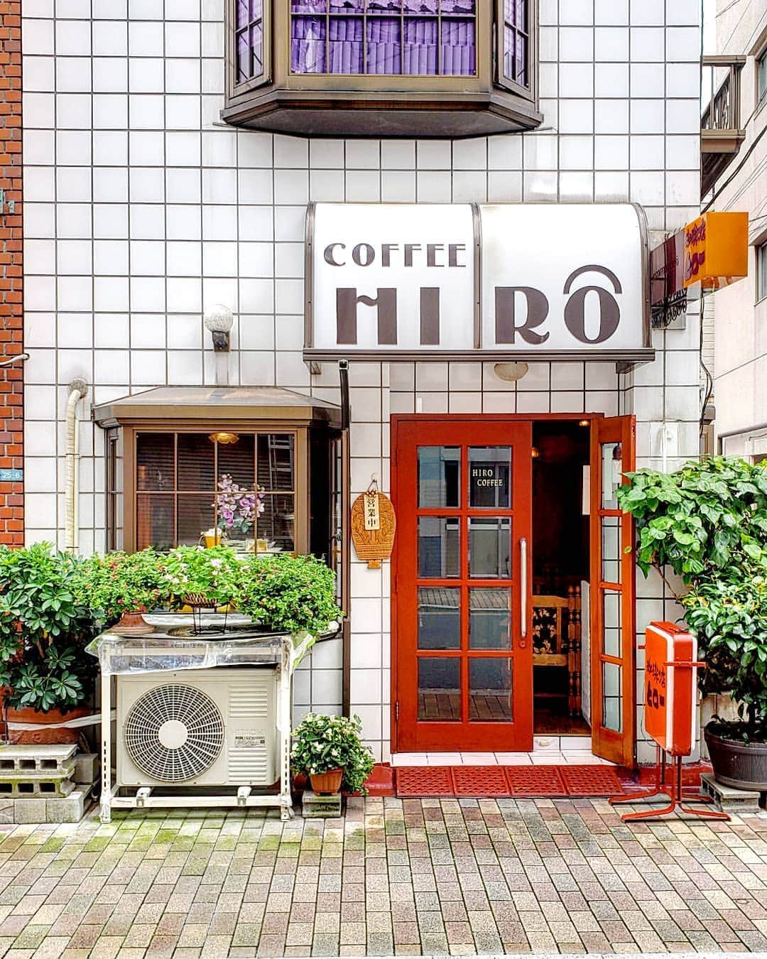 CAFE-STAGRAMMERさんのインスタグラム写真 - (CAFE-STAGRAMMERInstagram)「Do you want to take a quick coffee break? 最近、少し涼しくなってきたような気がしています♪ #浅草橋 #カフェ #喫茶店 #☕ #cafe  #kissaten #asakusabashi #tokyocafe #cafetyo #浅草橋カフェ #東京喫茶店 #珈琲の店ヒロー #コーヒーヒロー #coffeehiro」9月15日 8時13分 - cafetyo