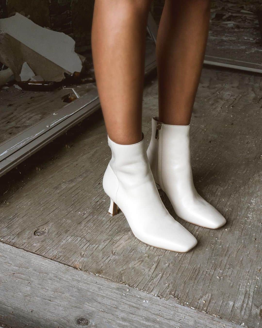 サムエデルマンのインスタグラム：「Meet THE LIZZO Tap our story for a first look into inspiration behind the Pre Fall Collection.   #SamEdelman #PreFall2020 #ForcesOfNature」