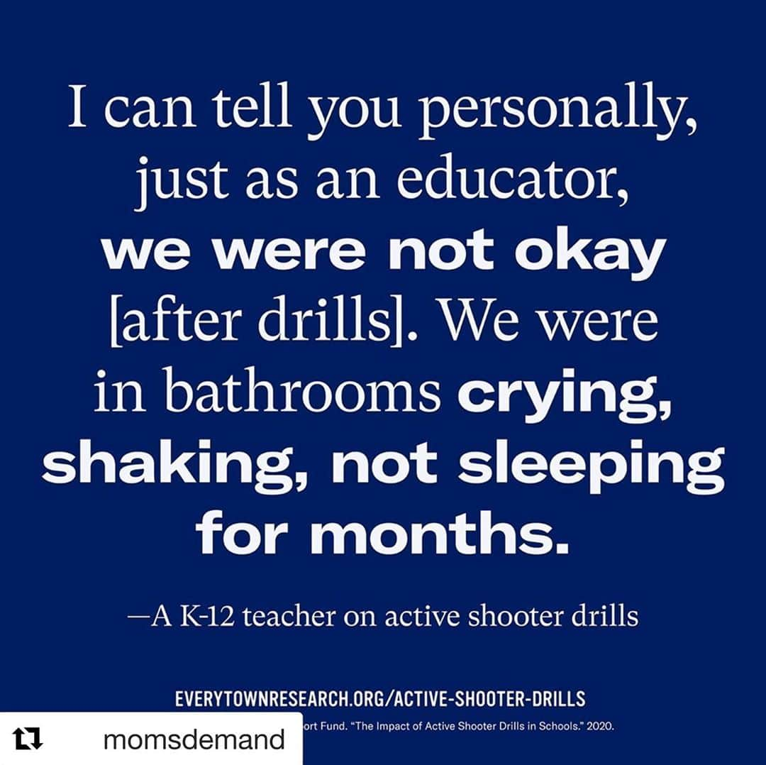 ジュリアン・ムーアさんのインスタグラム写真 - (ジュリアン・ムーアInstagram)「#Repost @momsdemand  Active shooter drills don’t make schools safer — they traumatize students, parents and educators.⁠ ⁠ Read more from @Everytown’s active shooter drill report at the link in our bio. ⁠」9月15日 8時09分 - juliannemoore