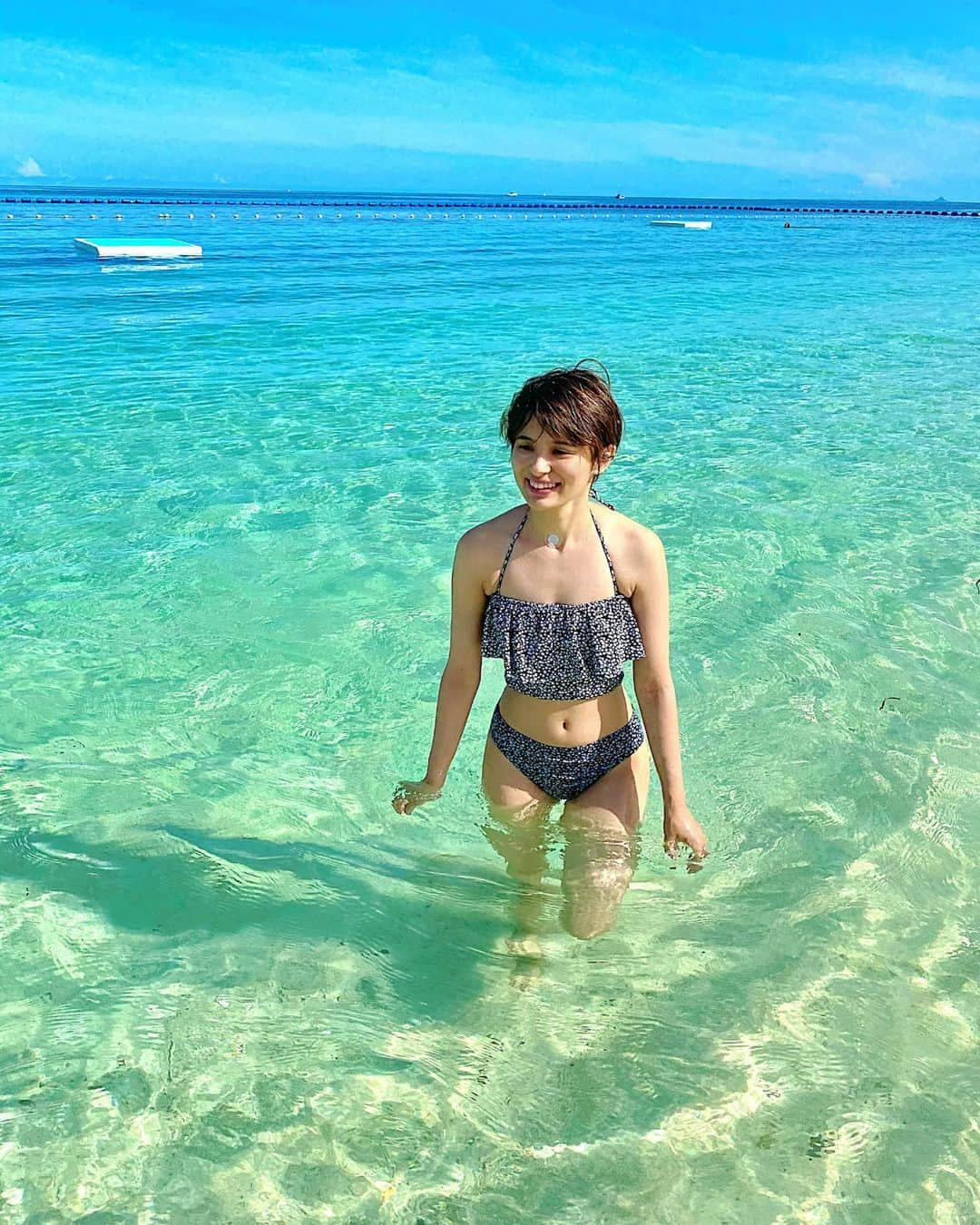 ERICAのインスタグラム：「【海🏖沖縄旅行編】﻿ ﻿ もう海の季節じゃなくなったけど😊過去Pic!﻿ ﻿ ここの写真みるとまた沖縄の海行きたくなる！﻿ ﻿ 最近はようやく暑さも和らぎ外で運動も始めました☺️﻿ ﻿ ﻿ #沖縄 #海 #沖縄旅行 #世界 #ビーチ #沖縄観光 #ハヤリタビ #一人旅女子 #エメラルドグリーン #海外 #海外旅行 #海外旅行好きな人と繋がりたい #旅行 #過去pic #息抜き #沖縄の海 #タビジョ #晴れ #運動 #旅好き女子 #ハーフ #旅したくなるフォト #旅スタグラム #連休 #晴れ #traveler #travelalone #travelgirl #japaneseamerican #beach」