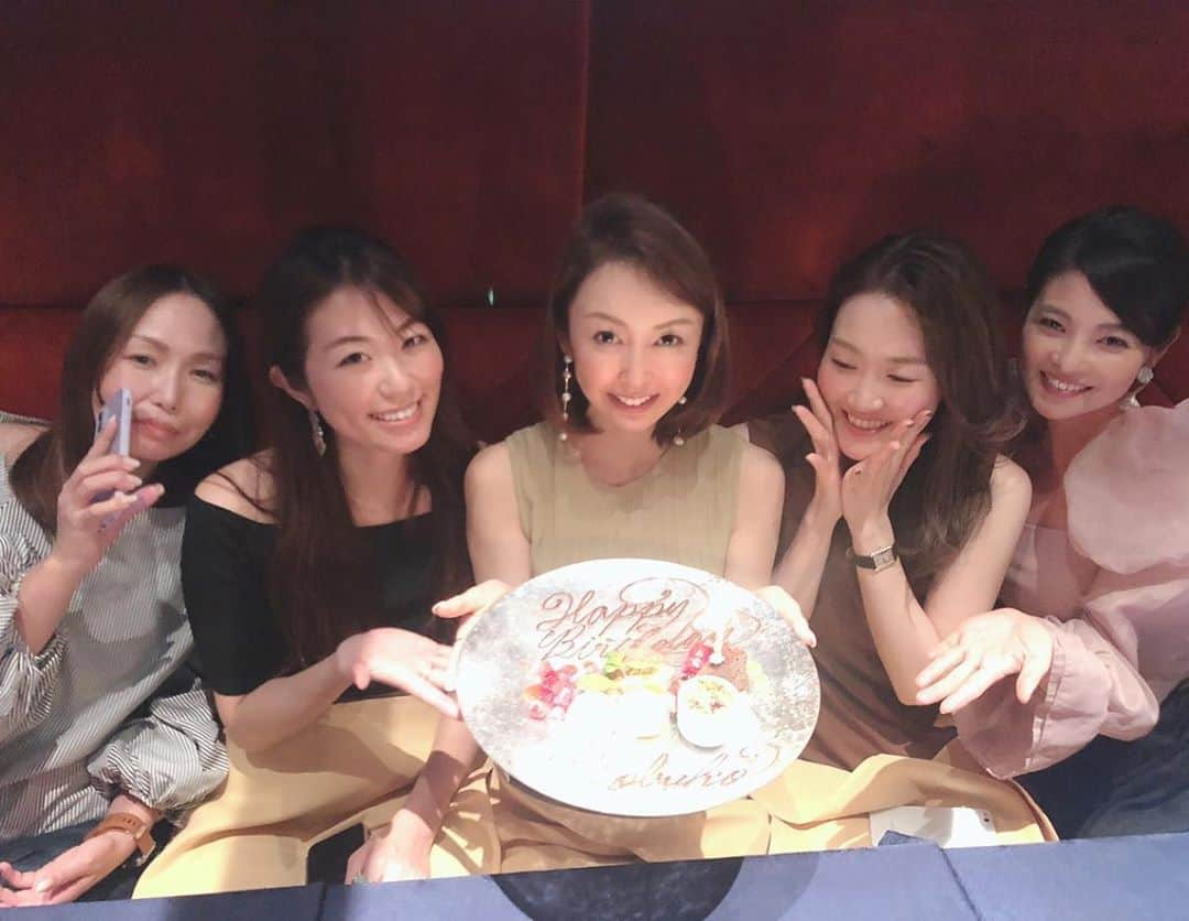 吉田玲奈さんのインスタグラム写真 - (吉田玲奈Instagram)「のぶちゃん💓  Happy Birthday Party🎂🎉 @miyazaki_nobuko  このメンバーで半年以上ぶりに集合できました💓 のぶちゃんおめでとう〜㊗️更に楽しく充実した一年になりますように💓😘 #お誕生日会 #個室 #イタリアン #宮崎宣子 ちゃん #お祝いごはん」9月15日 8時14分 - reina.yoshida.ciel.1218