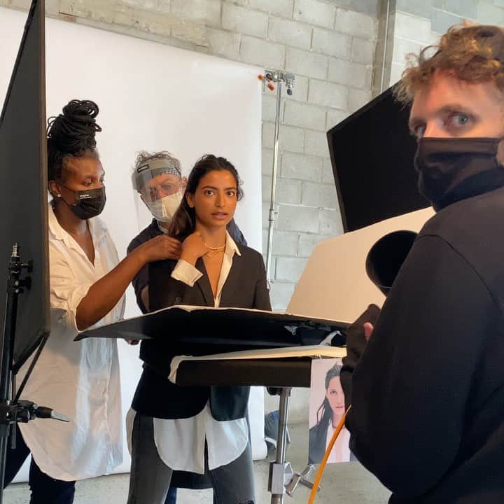 ボビー・ブラウンのインスタグラム：「Back at it. When team is family @benritterphoto @tboyaficionado @hervecb #justbobbi @evolution_18」