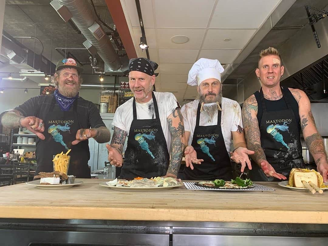 マストドンさんのインスタグラム写真 - (マストドンInstagram)「We’re cooking up something real nice for you. *chef’s kiss* Check back tomorrow.」9月15日 8時31分 - mastodonrocks