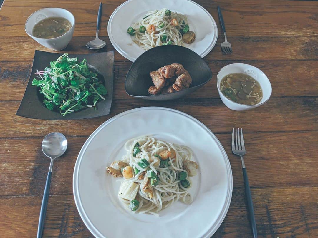 藤田敦子のインスタグラム：「ㅤ 【#blendakitchen 】 LUNCH ✔︎魚介とオクラのグルテンフリーパスタ ✔︎葉野菜と @otuna.tuna のサラダ ✔︎ソイミート唐揚げ ✔︎お味噌汁 ㅤ ワンパターン化してきてる食卓だけど この麺が美味しすぎて、結果これにしちゃう。 おかげさまでパスタの腕が上がってきた🍝💕」