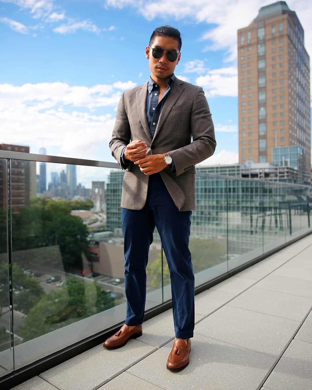 ブルックスブラザーズさんのインスタグラム写真 - (ブルックスブラザーズInstagram)「#MyBrooksLook "My personal style is a mix of traditional tailored menswear with a touch of street influence for an effortless, sharp-casual look. I want my outfits to reflect who I am." — Leo Chan (@levitatestyle) #BrooksBrothers」9月15日 8時47分 - brooksbrothers