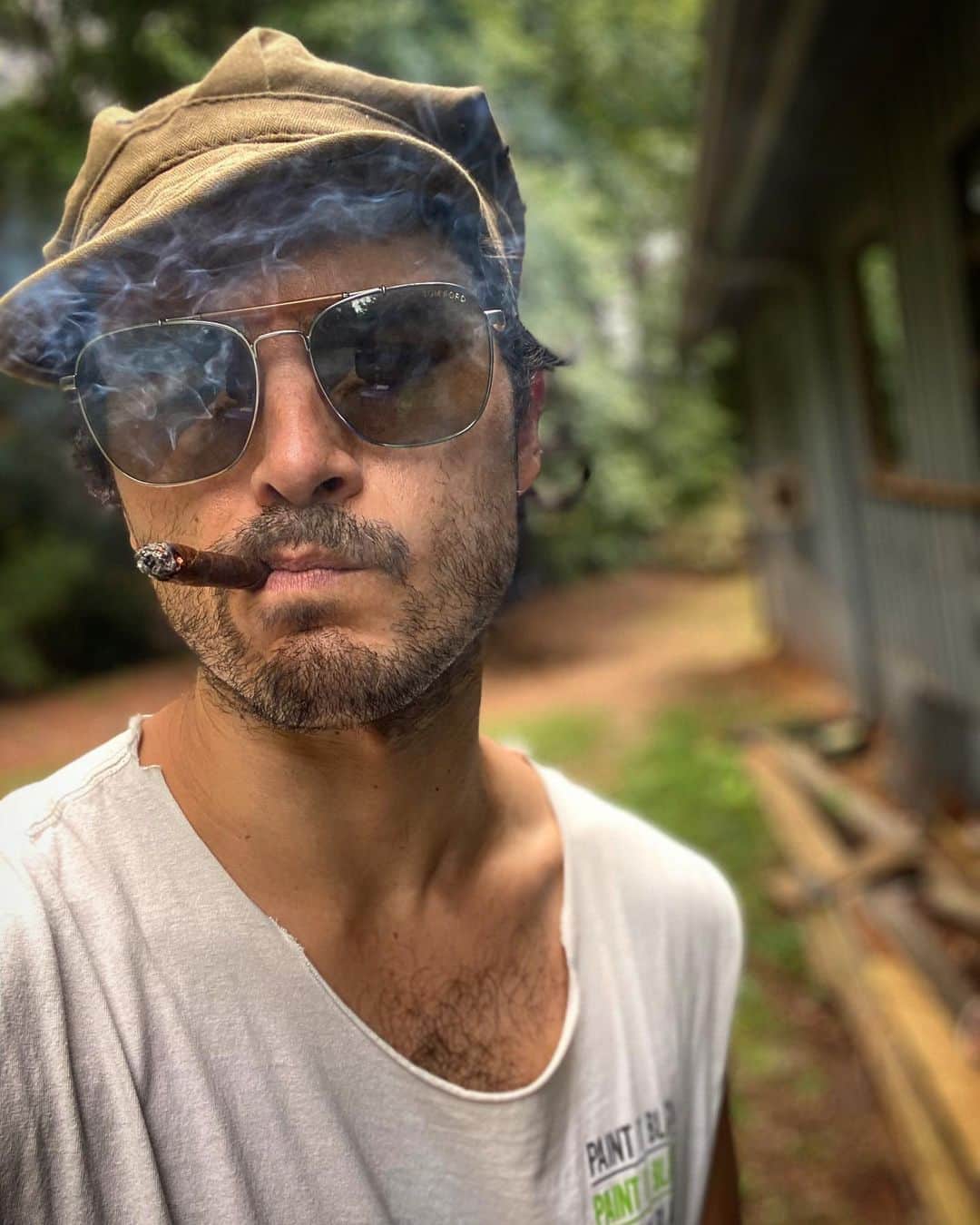 マイケル・マラーキーのインスタグラム：「GIG ALERT // LIVE ACOUSTIC SET!  THIS FRIDAY (9/18) 1300 est  Just lil ole me in the yard with an axe and some banter; come enjoy some music and good vibes x   LINK IN BIO」