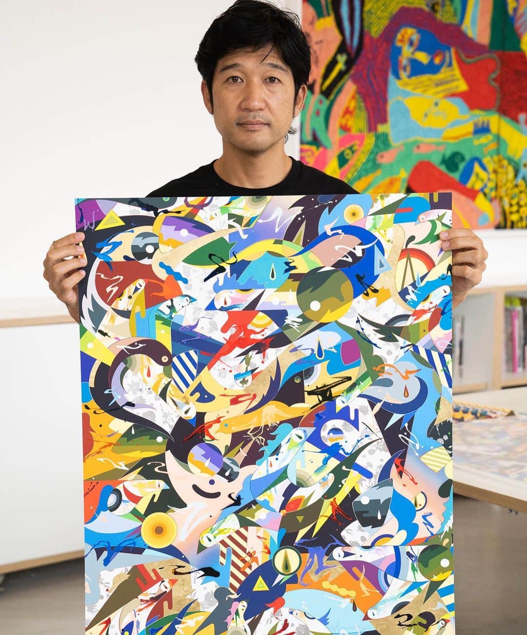 松山智一さんのインスタグラム写真 - (松山智一Instagram)「Tomokazu Matsuyama Studio is pleased to announce the official release of 2 new edition prints from Avant Arte on September 16, 10AM (EST) 2020. This release will feature figurative and abstract print. More information is available on Avant Arte official website (https://avantarte.com). @avant.arte @avantarteinsiders   The Farm Crash Dimension: 30 x 25 inch Material: 410gsm Somerset satin enhanced paper Medium: digital print featuring screen printed elements, gold and silver leaf embellishments and a high gloss varnish Edition Size: 75 Option: Framing (with additional cost)  Honestly Gone Going Dimension: 30 x 28 inch Material: 410gsm Somerset satin enhanced paper Media: digital print featuring screen printed white and black inks and high gloss pattern Edition Size: 75 Option: Framing (with additional cost) —————- ヨーロッパ所在の版元Avant Arteと協業し、9月16日（水）NY時間午前10時に公式発売される運びとなりました。今回は、松山の人物画および抽象絵画作品のリリースとなります。詳しくは、Avant Arte公式ウェブサイト(https://avantarte.com)にてご覧いただけます。  The Farm Crash サイズ：76.2 x 63.4 cm 素材：410gsm Somerset satin enhanced paper メディウム：digital print featuring screen printed elements, gold and silver leaf embellishments and a high gloss varnish エディションサイズ：75枚 オプション：額装（別途料金発生）  Honestly Gone Going サイズ：76.2 x 71.2 cm 素材：410gsm Somerset satin enhanced paper メディウム：digital print featuring screen printed white and black inks and high gloss pattern エディションサイズ：75枚 オプション：額装（別途料金発生）」9月15日 8時58分 - tomokazumatsuyama