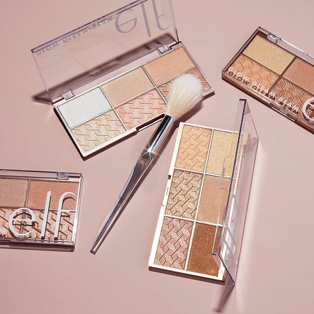 e.l.f.さんのインスタグラム写真 - (e.l.f.Instagram)「Where are our glow getters at? 🙋‍♀‍✨   The Glow Gleam Beam Highlighter Palette has every highlight shade you need for a daytime glow or a nighttime shine 💖 Shop for $10 plus FREE SHIPPING on all orders!   #eyeslipsface #elfingamazing #elfcosmetics #crueltyfree #vegan」9月15日 9時09分 - elfcosmetics