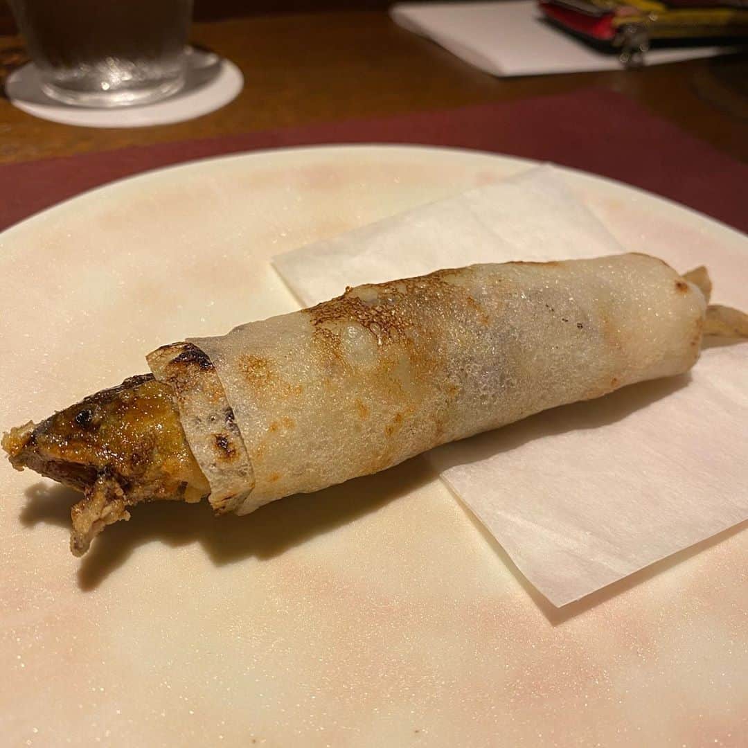 Masayasu Moritaさんのインスタグラム写真 - (Masayasu MoritaInstagram)「8月に京都から東京に移転した @aca_kyoto 。  全てが美味しくて、その後も3日間ぐらいは何を食べても思い出してしまう。  東シェフの料理に恋してしまうレストラン。  炭と薪を食材にあわせて使い分けることで、最高の火入れを味えるだけではなく、そこに丁寧に設計された日本の食材とスペイン料理の方程式の組み合わせることで、懐かしさと新しさ、そして完璧さのすべてを感じることができる。  天才にしかできない悪魔の所業。  #もりたま飯 #foodie #foodgasm #foodphotography #foodstagram #美食 #グルメ #foodporn #instaeats #instafood #toprestaurants #snapyummy #eeeeeats #eattheworld #instafoodie #toptokyorestaurants #tokyogourmet #wheretoeattokyo #tokyorestaurants #tokyoeats #japanesefood」9月15日 9時26分 - masayasumorita