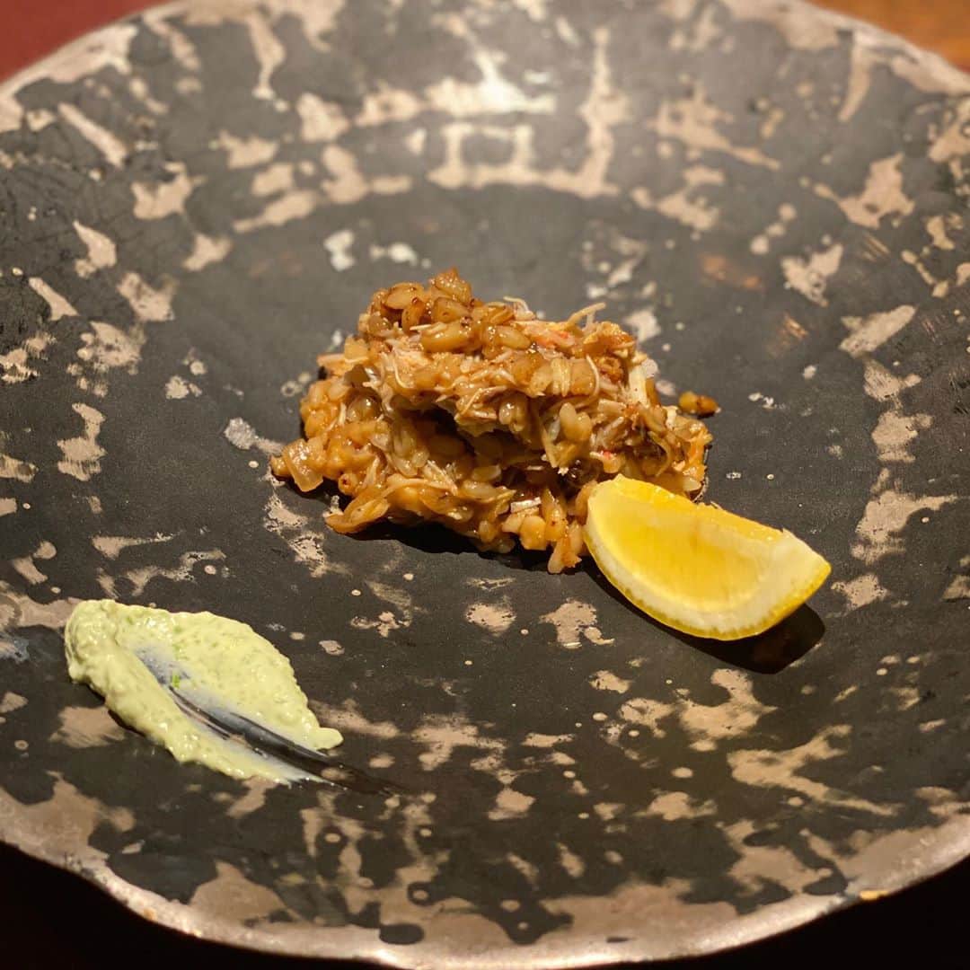 Masayasu Moritaさんのインスタグラム写真 - (Masayasu MoritaInstagram)「8月に京都から東京に移転した @aca_kyoto 。  全てが美味しくて、その後も3日間ぐらいは何を食べても思い出してしまう。  東シェフの料理に恋してしまうレストラン。  炭と薪を食材にあわせて使い分けることで、最高の火入れを味えるだけではなく、そこに丁寧に設計された日本の食材とスペイン料理の方程式の組み合わせることで、懐かしさと新しさ、そして完璧さのすべてを感じることができる。  天才にしかできない悪魔の所業。  #もりたま飯 #foodie #foodgasm #foodphotography #foodstagram #美食 #グルメ #foodporn #instaeats #instafood #toprestaurants #snapyummy #eeeeeats #eattheworld #instafoodie #toptokyorestaurants #tokyogourmet #wheretoeattokyo #tokyorestaurants #tokyoeats #japanesefood」9月15日 9時26分 - masayasumorita