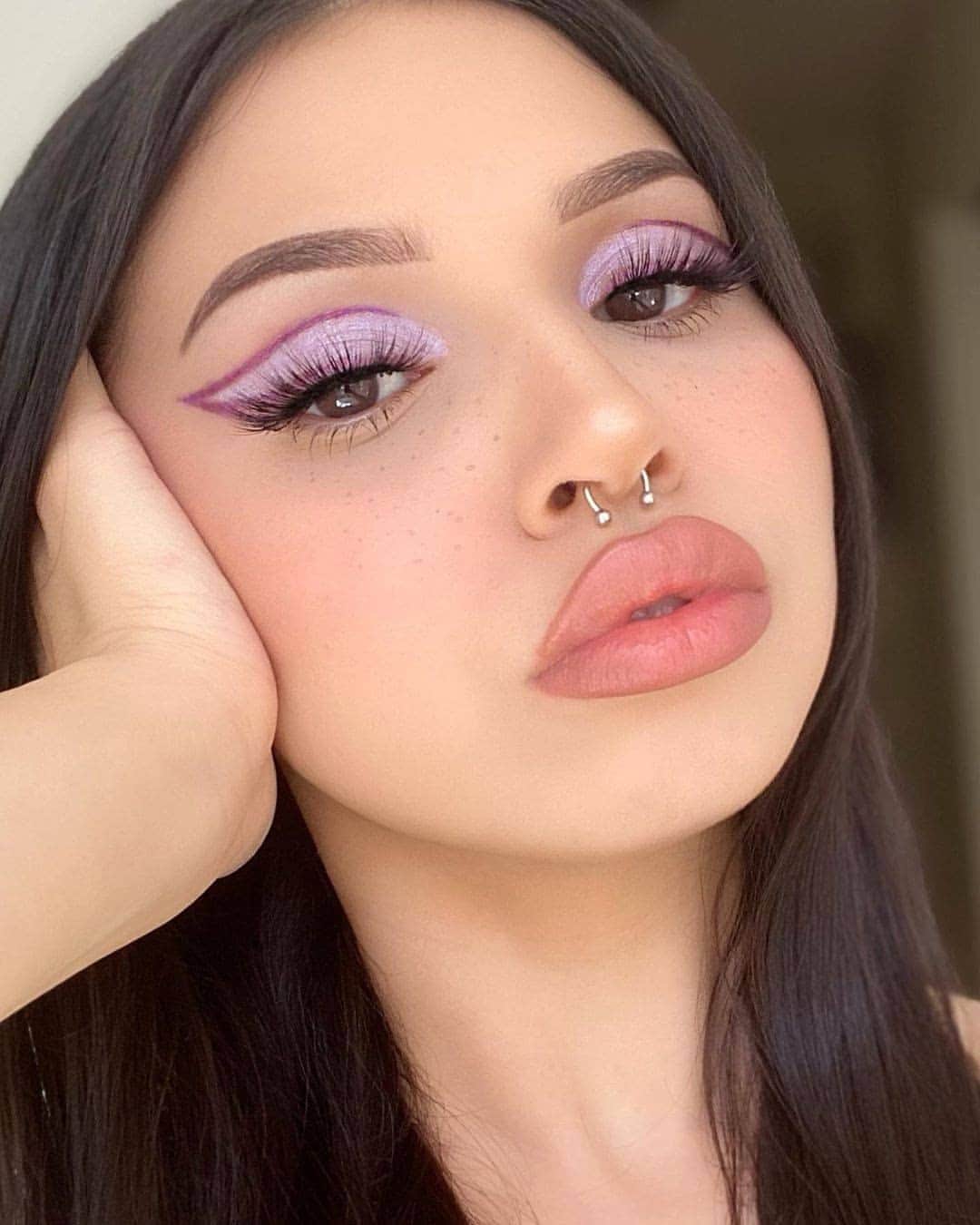 NYX Cosmeticsさんのインスタグラム写真 - (NYX CosmeticsInstagram)「@shamelesslydia slays this icy graphic liner using our new Epic Wear Liner Sticks in Graphic Purple + Frosted Lilac 💜✔️ • #nyxcosmetics #nyxprofessionalmakeup #crueltyfreebeauty」9月15日 9時28分 - nyxcosmetics