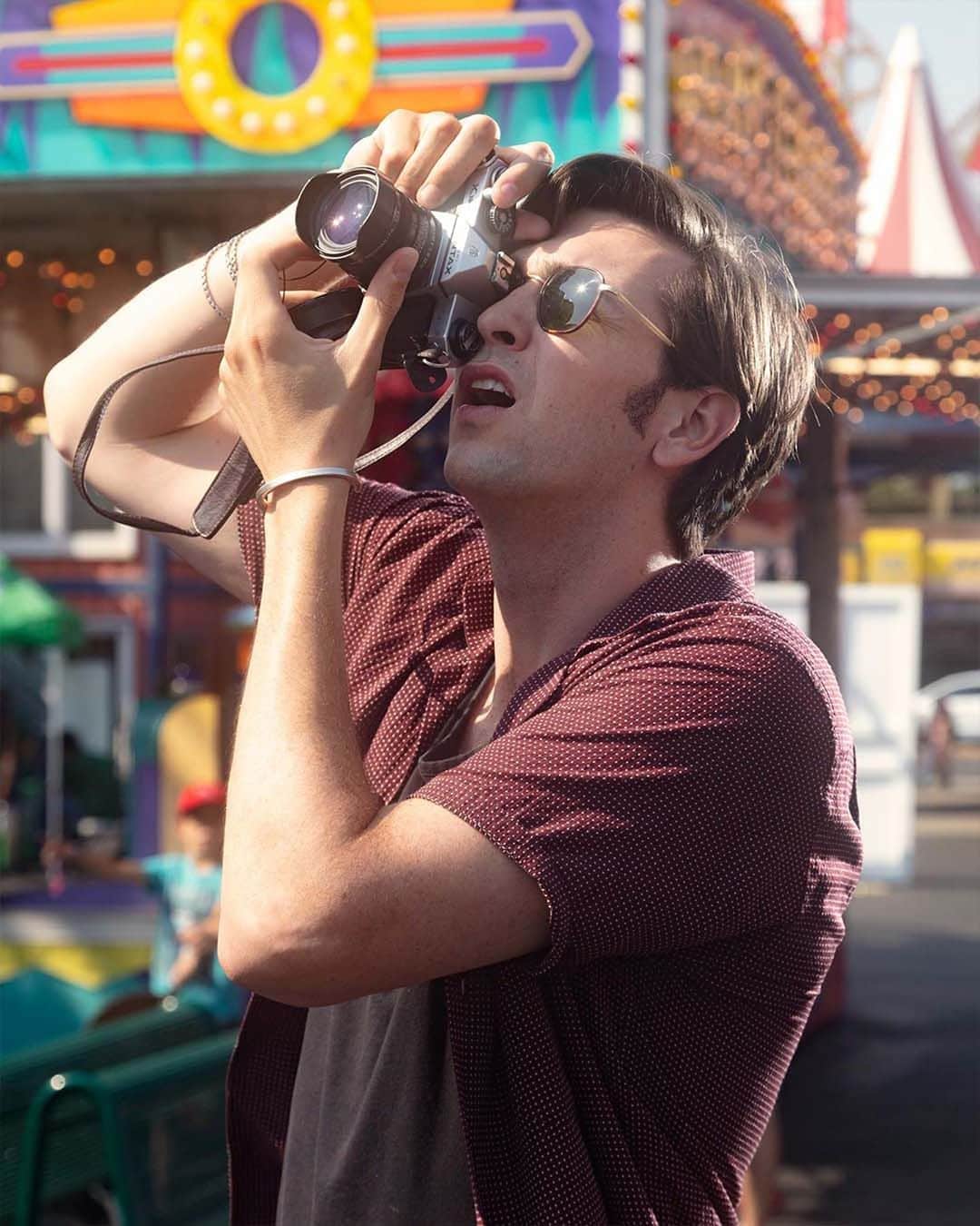 ジーエルシーオーのインスタグラム：「Emmys season is here. 🏆 To celebrate, we’re shouting out our favorite Emmy nominees rocking our frames. Succession’s @nicholasbraun nominated for Outstanding Supporting Actor In A Drama Series, wears Grant Sun.  Photos by: @chrismaggio」
