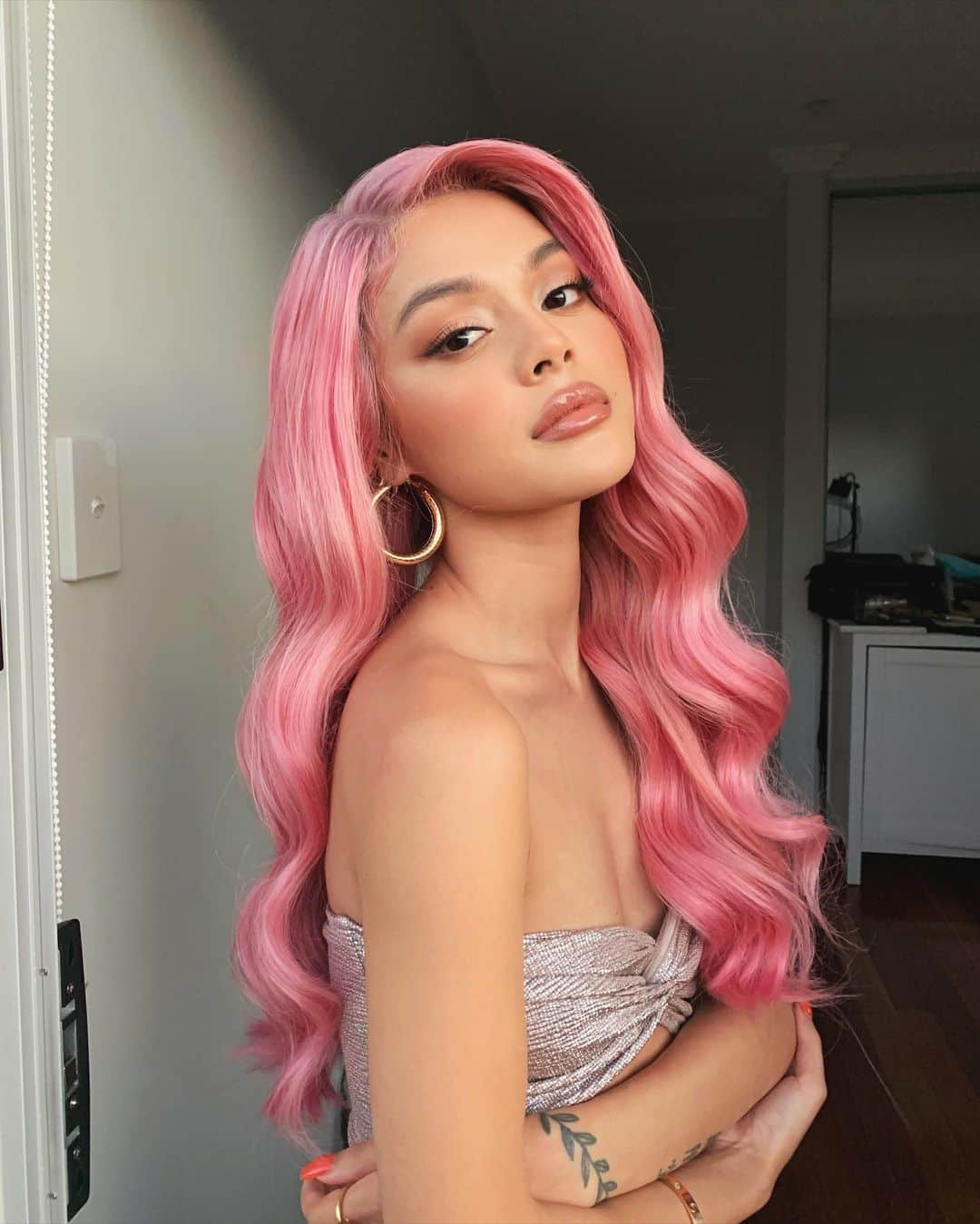 リリーマイマックさんのインスタグラム写真 - (リリーマイマックInstagram)「Yesterday’s look 👀💖 with the talented & very funny @hairwithlinda @linda_mua」9月15日 9時48分 - lilymaymac