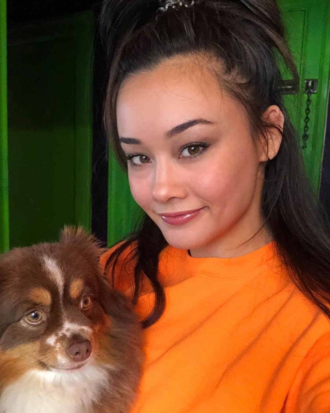 のインスタグラム：「2 bitches」