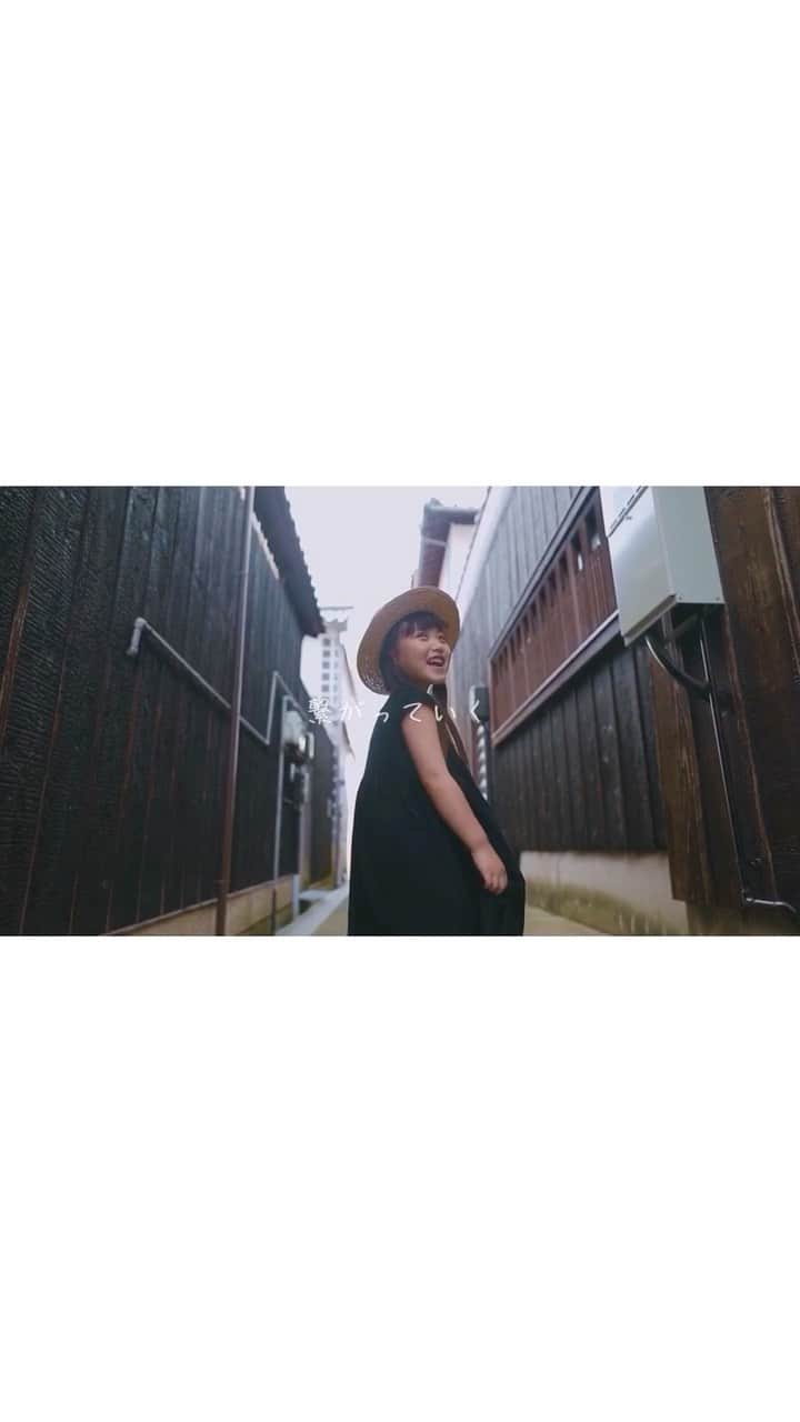 Kyooonのインスタグラム：「岡山旅のvlogができました🎞  これはリール用に娘たちがメインのところをギュッと15秒につめこみました。 フルはYouTubeにあげています。  今回も色作りを頑張ったけど、奥が深い！　 お天気が晴れたり曇ったりで、やっぱり太陽の光が入っている時は色を編集していても綺麗だなぁと感じます。 動画編集は難しい〜し、時間もかかるけど　 でもでも楽しい☺️！  私もまだまだ始めたばかりだけど 私の動画を見て、家族やお友達との思い出をこうして動画にしてみたいな〜！自分も作ってみたいなぁって方が増えたら嬉しいなと思っています😊📽 今回のはなかなか気にいっているので是非フルバージョン見ていただけると嬉しいです😊♡（インスタは画質が落ちるので、是非YouTubeは高画質設定でみてね📽） #vlog#cinematicvlog#cinematicvideo#シネマティックムービー#倉敷#倉敷美観地区#動画編集してる人と繋がりたい#動画好きな人と繋がりたい#sonya7iii #davinciresolve」