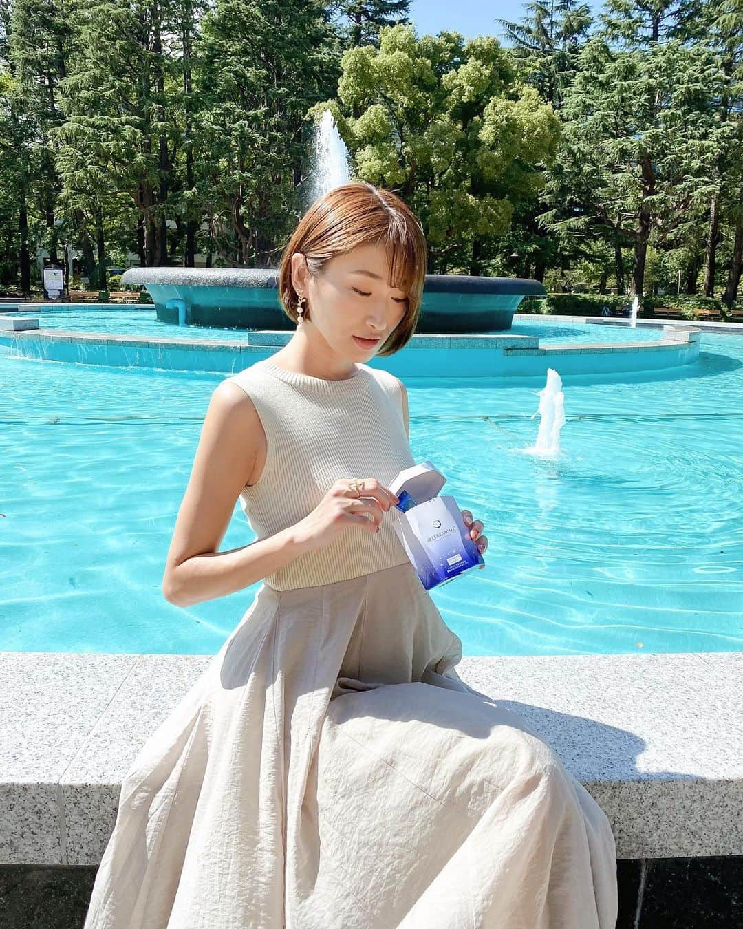 三井菜那さんのインスタグラム写真 - (三井菜那Instagram)「久しぶりに動画の撮影𓀤﻿ ﻿ ㅤㅤㅤㅤㅤㅤㅤㅤㅤㅤㅤㅤㅤ 今まで朝が早いお仕事だと﻿ 寝坊しちゃいけないってプレッシャーで寝れなかったり﻿ 毎年夏は寝苦しくて寝付きが悪かったり、﻿ 何度も目が覚めたりしてたんだけど、﻿ 手に持ってる﻿ #アレルナイトプラス を飲み始めてから﻿ 寝付きが良くなったの😚✌️←いま2箱半目！﻿ @allerknight_official  ﻿ ㅤㅤㅤㅤㅤㅤㅤㅤㅤㅤㅤㅤㅤ  夜中に目が覚めることもほとんど無くなったし、﻿ この日もしっかり寝れたから朝から元気に撮影できたよ🤜﻿ ﻿ ㅤㅤㅤㅤㅤㅤㅤㅤㅤㅤㅤㅤㅤ  アレルナイトプラスは﻿ アトピーやアレルギーで悩んでいる方のために作られたらしいんだけど、﻿ 睡眠の質を向上させるラフマ葉をはじめ、﻿ お肌の乾燥や髪のうるおいをまもるビオチンやビタミンB群﻿ 免疫を整える植物性乳酸菌(植物性ラクトバチルス乳酸菌)などが﻿ 入ってるから身体全体の調子が良くなるかんじ😏﻿ ﻿ ㅤㅤㅤㅤㅤㅤㅤㅤㅤㅤㅤㅤㅤ  100mgの中にこの植物性ラクトバチルス乳酸菌が﻿ 1000億個も入ってるので効果が期待できるよね👍🏻﻿ ﻿ ㅤㅤㅤㅤㅤㅤㅤㅤㅤㅤㅤㅤㅤ  乾燥して痒くて眠れない方や、﻿ 掻きむしってしまって眠りの途中起きてしまう方お勧め！﻿ ﻿ ㅤㅤㅤㅤㅤㅤㅤㅤㅤㅤㅤㅤㅤ  しっかり眠れると﻿ 1日元気に過ごせるしイライラしないし←、 いいことづくめ。リピする予定😽﻿ ﻿ ㅤㅤㅤㅤㅤㅤㅤㅤㅤㅤㅤㅤㅤ  #アレルナイトプラス#ビオチン#ビタミンB#ラフマ葉#乳酸菌#美肌#肌質改善#ステロイド不使用#乳酸菌1000億個#PR」9月15日 20時39分 - nana.0312