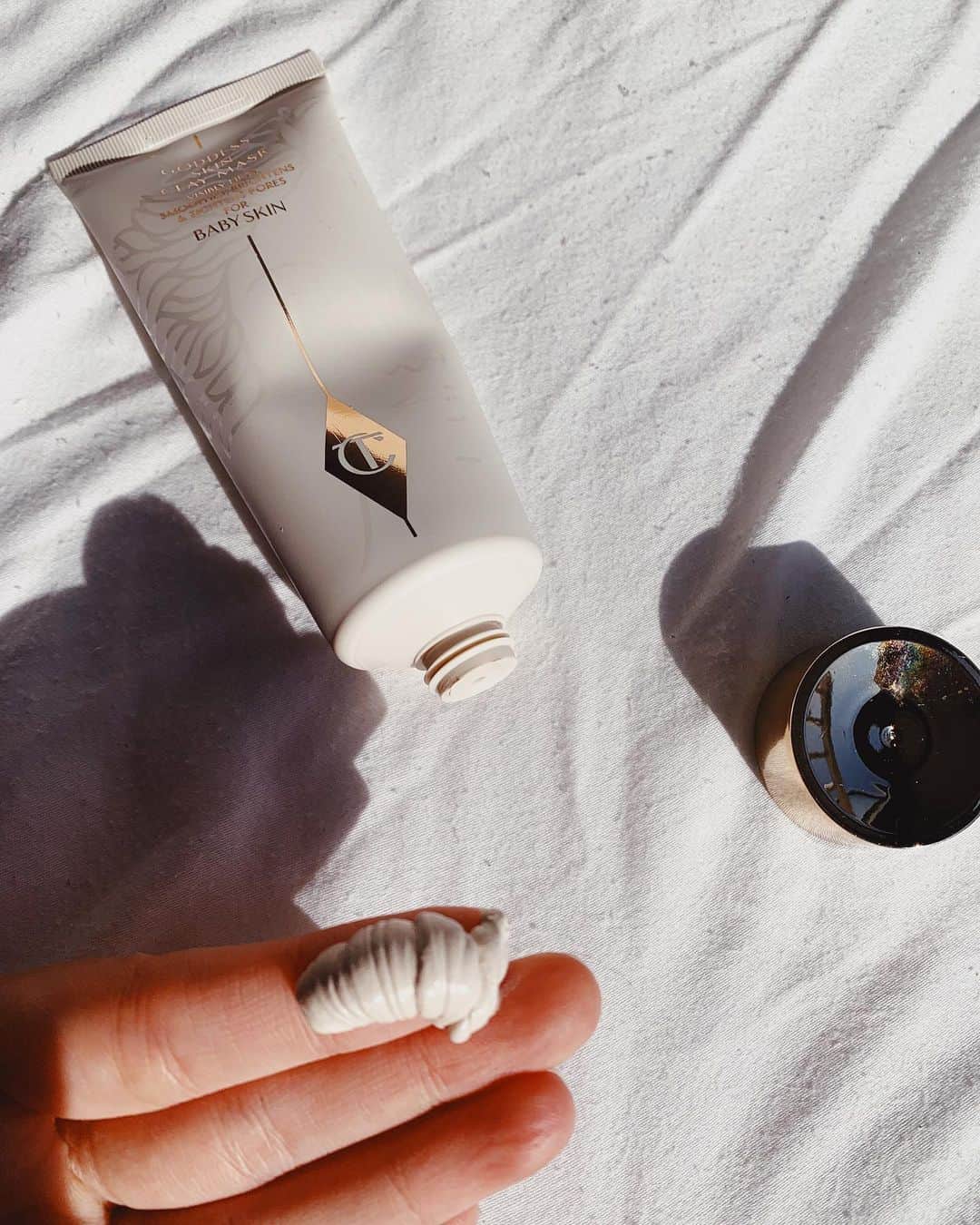 Amelia Zadroのインスタグラム：「Radiance rituals of late ✨ Self-love ain’t just a mindset, it’s a practice. It doesn’t have to be fancy or obscure like my crystal pleasure wand 😹 (but I do highly recommend getting one) @ajodudu reminded me last week that watching TV is sometimes the best way to switch off and rest a busy mind. What are your favourite self-care rituals? If you’d like to learn some new ones, I will be running a live round of Body Magic (my online course) in October. We will explore 3 embodied meditations: dance, self-massage and aligned-action. DM me if you’d like to save a spot ❤️」