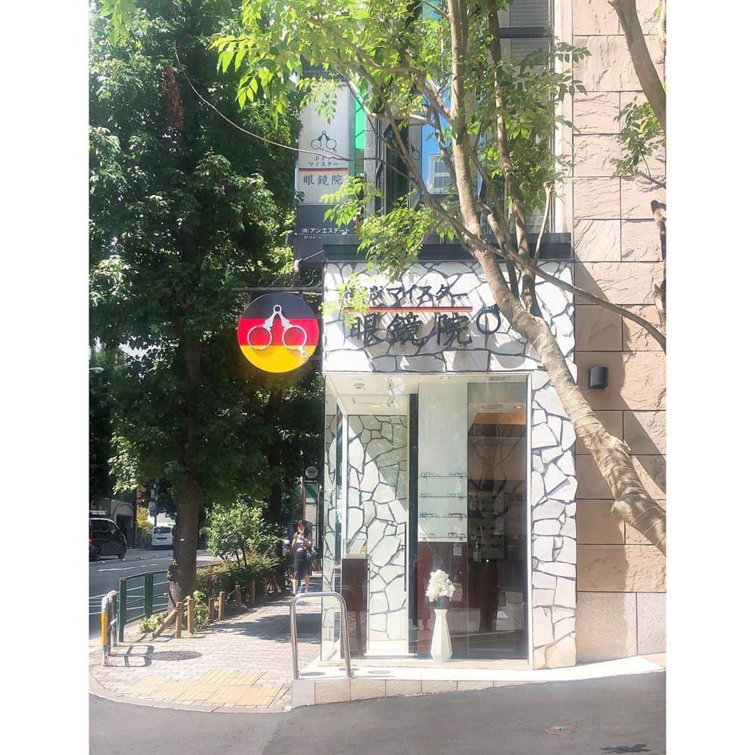 永末まゆさんのインスタグラム写真 - (永末まゆInstagram)「密かに毎日かけているメガネ　🤓  #ドイツマイスター眼鏡院 のだよー🥰かけてると、目が楽なのー😉おススメしたら、みんなハマるメガネ屋さんだよ。  日本に4人しかいない#メガネマイスター さん🇩🇪がいるの。  夏にサングラスを作る予定が、ひどい夏バテでヘタってしまい、道途中半ばに終わってしまった😩😩くすん😫  ・ ・ ・ #ドイツマイスター眼鏡院 #南青山 #メガネ女子 #メガネ部」9月15日 19時10分 - nagasuemayu