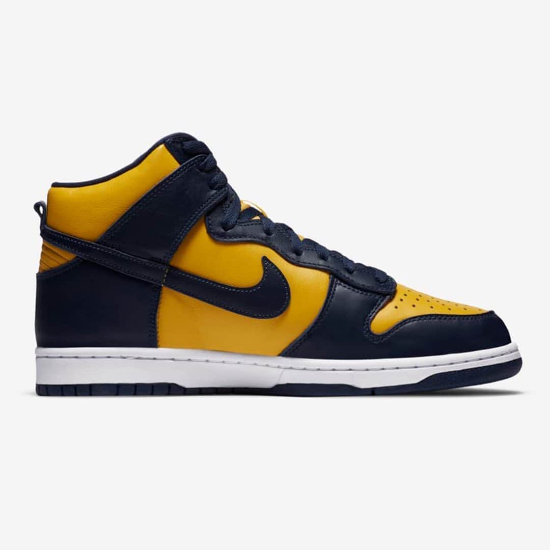 HYPEBEASTさんのインスタグラム写真 - (HYPEBEASTInstagram)「@hypebeastkicks: @nikesportswear is set to bring back the OG Dunk High "Michigan.” First debuted in 1985, the shoe represented the Michigan Wolverines in @nike‘s influential “Be True to Your School” pack and comes in its signature maize and navy blue colorway. Look for it to release via Nike SNKRS on September 23 for $110 USD.⁠⠀ Photo: Nike」9月15日 19時10分 - hypebeast