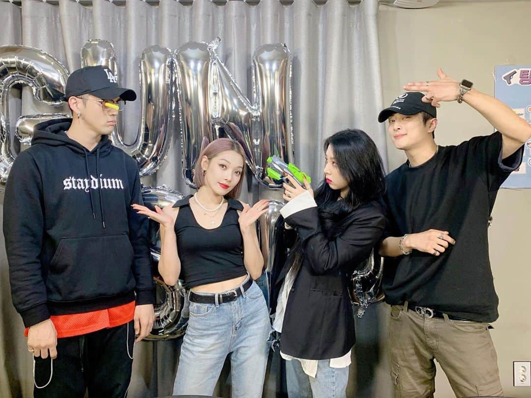 K.A.R.Dさんのインスタグラム写真 - (K.A.R.DInstagram)「‪[#KARD] #VLIVE‬ ‪GUNSHOT 활동 응원해줘서 고마워요❤️‬  ‪#BM #JSEPH #SOMIN #JIWOO‬ ‪#카드 #비엠 #제이셉 #전소민 #전지우‬ ‪#KARD_GUNSHOT🔫‬」9月15日 19時11分 - official_kard