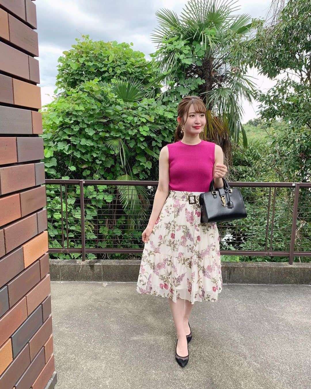 沢井里奈さんのインスタグラム写真 - (沢井里奈Instagram)「⠀ ⠀ トップスとスカートが一緒になった ワンピースなので、 コーデに悩まずサラッと着れるから とってもお気に入り☺️💓💓 　 少しずつ涼しくなってきたので 今度はジャケットとか羽織って着たいな🍁✨ 　 　 #さわーコーデ 👗🌸 　 onepiece♡ #rirandture shose♡ #diana bag♡ #ysl 　 　 #coodinate #私服」9月15日 19時11分 - sawairina