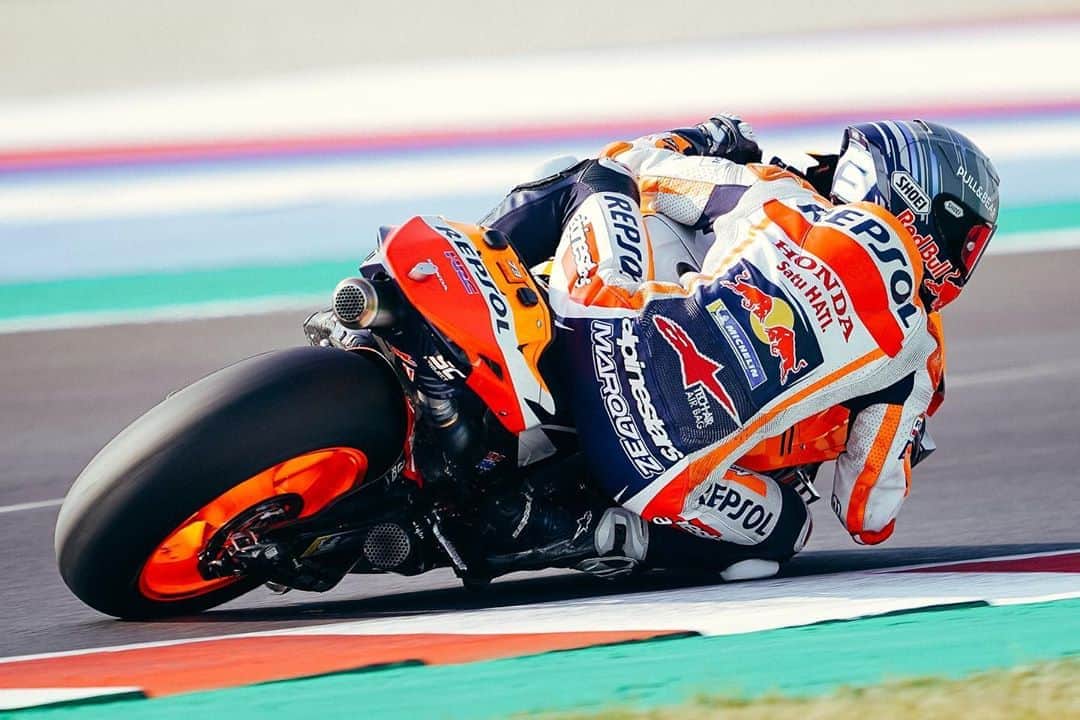 レプソル・ホンダのインスタグラム：「Testing begins. 1’32s.」