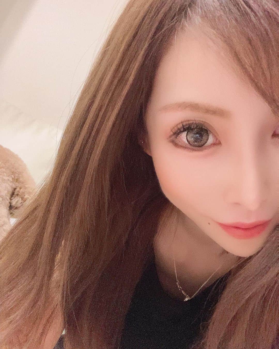 高橋沙弥華のインスタグラム：「@selectshop.selepuuの方が全然フォロワーさん増えない😂  フォローしまくってたら規制かかったし😭💦  フォローしてあげてください🥺🙏❤  #セレクトショップ #セレプー #盛れた #おでこまあるく #こめかみヒアルロン酸 #額 #額ヒアルロン酸 #ボトックス #make #shopping #美容 #在宅ワーク #forrowme #難しいけど楽しい」