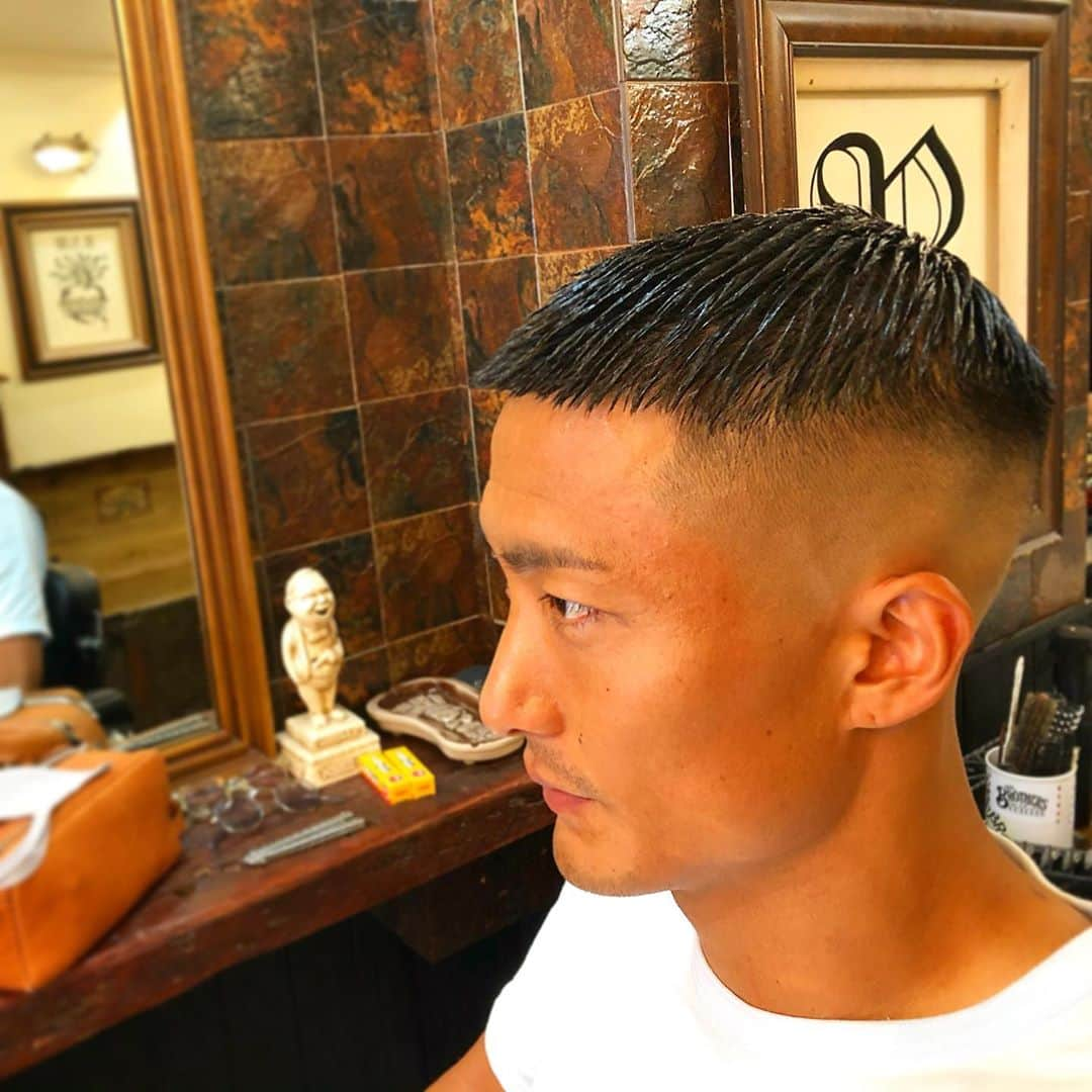 都倉賢さんのインスタグラム写真 - (都倉賢Instagram)「パクセロイヘアを少し整えました💈  この髪型維持するの大変だわ…笑  頑張ってるのに  娘からは「どんぐりちゃん」  チームメイトからは「タラちゃん」  頑張りと反比例してるわ😭😭😭  #梨泰院クラス」9月15日 19時27分 - tokuraken