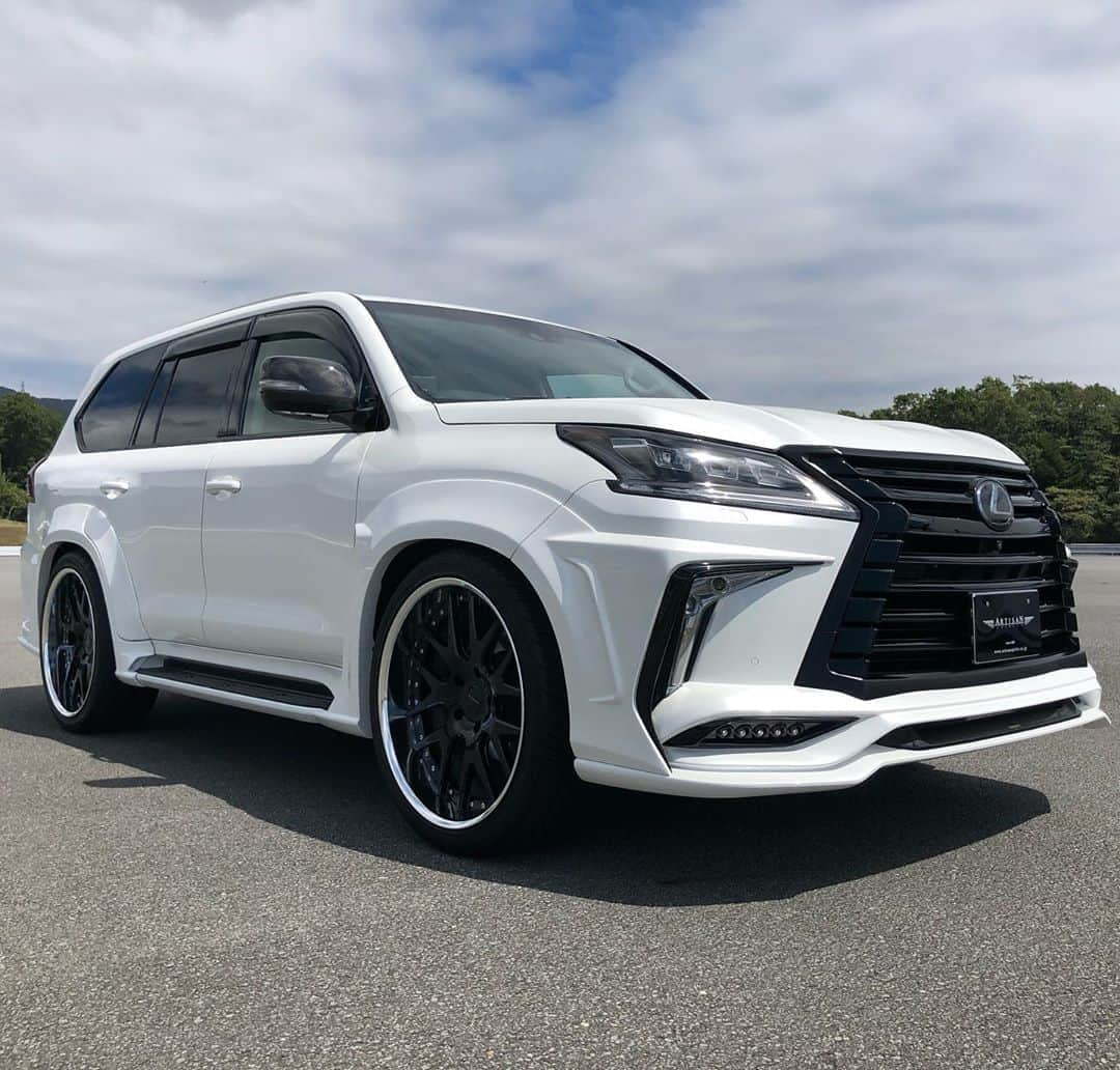 Spirits Artisanさんのインスタグラム写真 - (Spirits ArtisanInstagram)「lexus LX570 Artisanspirits/// Sportsline blacklabel www.artisanspirits.co.jp #artisanspirits #artisan #lexus #lexuslx #lexuslx570 #lx #lx570 #bodykit #blacklabel #suv #corarta7 #yokohamatire #japan #jp #evasivemotorsports #ravspecjdm #butlertire #jworksunlimited #premierautowerkz #suvproject #kanooperformance #car_life_staff  #車庫小舗 #nigeljdmparts #トラウム #advanced_auto_performance  #otto.auto.service #mr__lexus #jackspna」9月15日 19時30分 - artisan_spirits