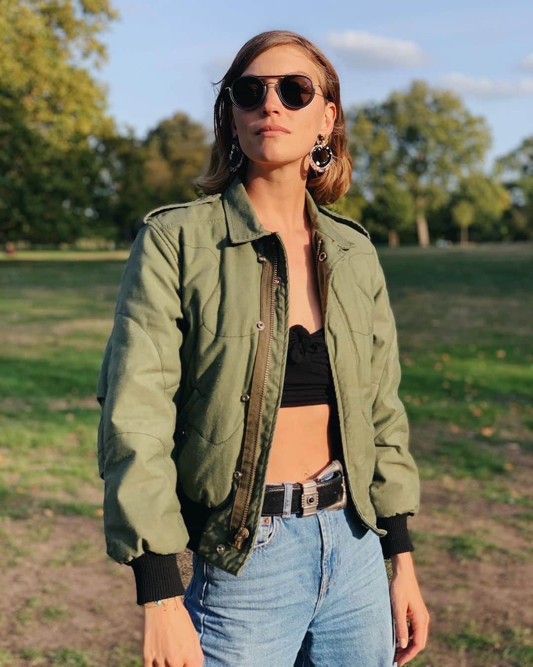 アリゾナ・ミューズのインスタグラム：「Zero Waste Sunglasses! #WiresNotWaste @wiresglasses」