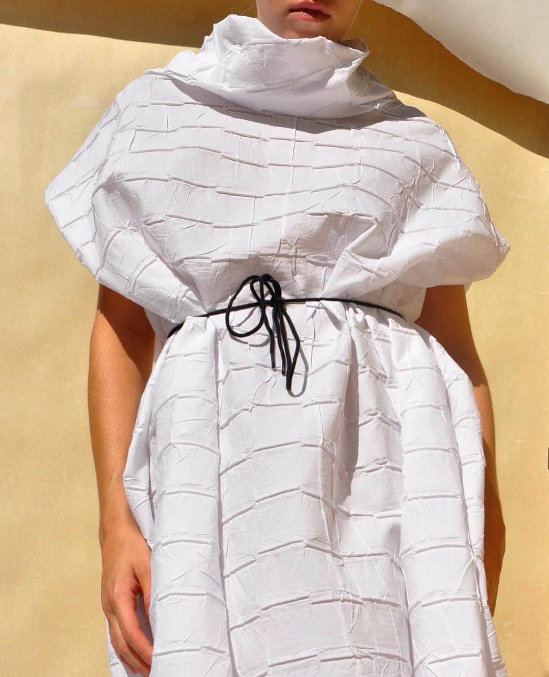 コレクションプリヴェさんのインスタグラム写真 - (コレクションプリヴェInstagram)「Cotton Plissé dress #collectionpriveeofficial #ss21 • • • • • #newcollection #summerstyle #fashionista #totallook #contemporary #rtw #iconic #whiteplissé #plissé #cotton #accessories #mfw #whiteonweb #whiteshow #womenswear #whitedress #ss21」9月15日 19時43分 - collectionpriveeofficial