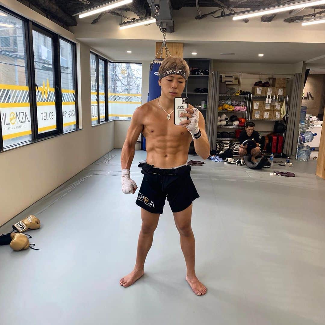 のインスタグラム：「エキシビジョンマッチまであと１週間。 だいぶ仕上がってきた🔥 久しぶりのリング 最高の試合見せます。」