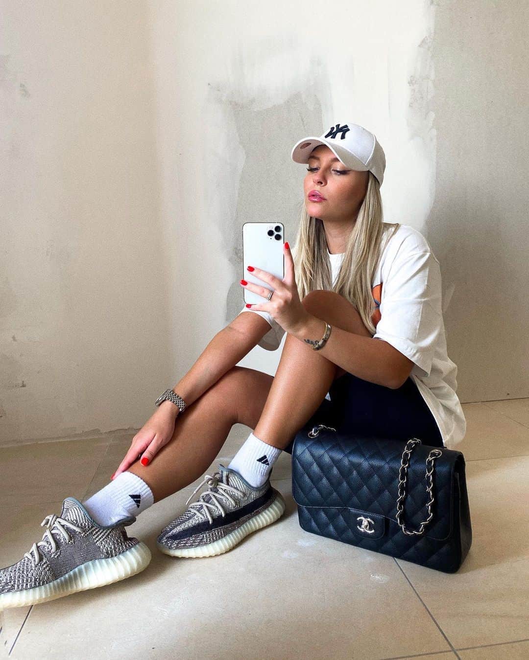 Dagi Beeさんのインスタグラム写真 - (Dagi BeeInstagram)「tupac once said : „.. just ...