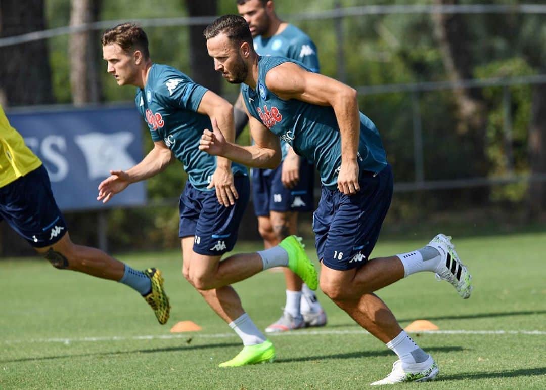 SSCナポリさんのインスタグラム写真 - (SSCナポリInstagram)「We're back in training ahead of #ParmaNapoli!  💙 #ForzaNapoliSempre」9月15日 19時55分 - officialsscnapoli