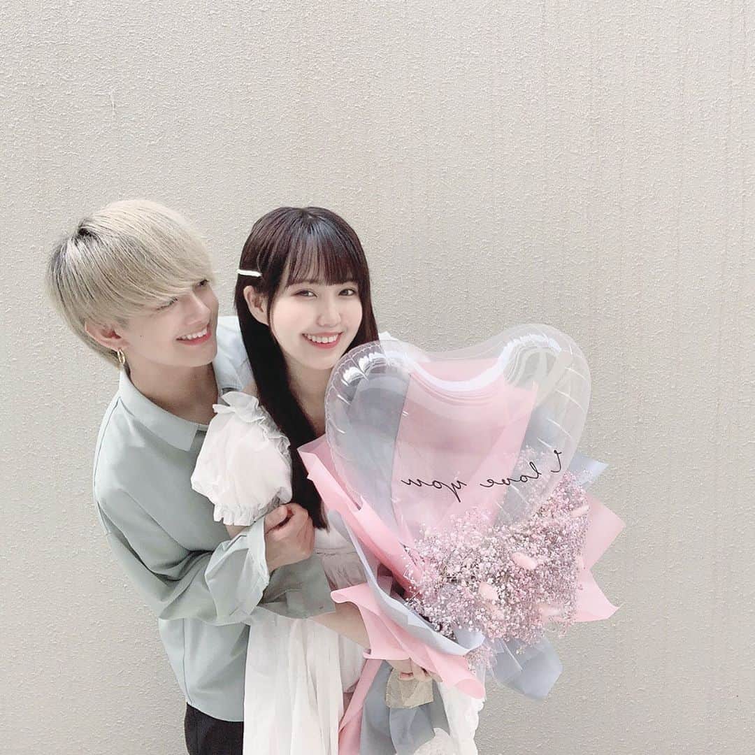 のインスタグラム：「. サプライズ喜んでくれて良かった✨🎉 . メロンケーキも大成功🍰」