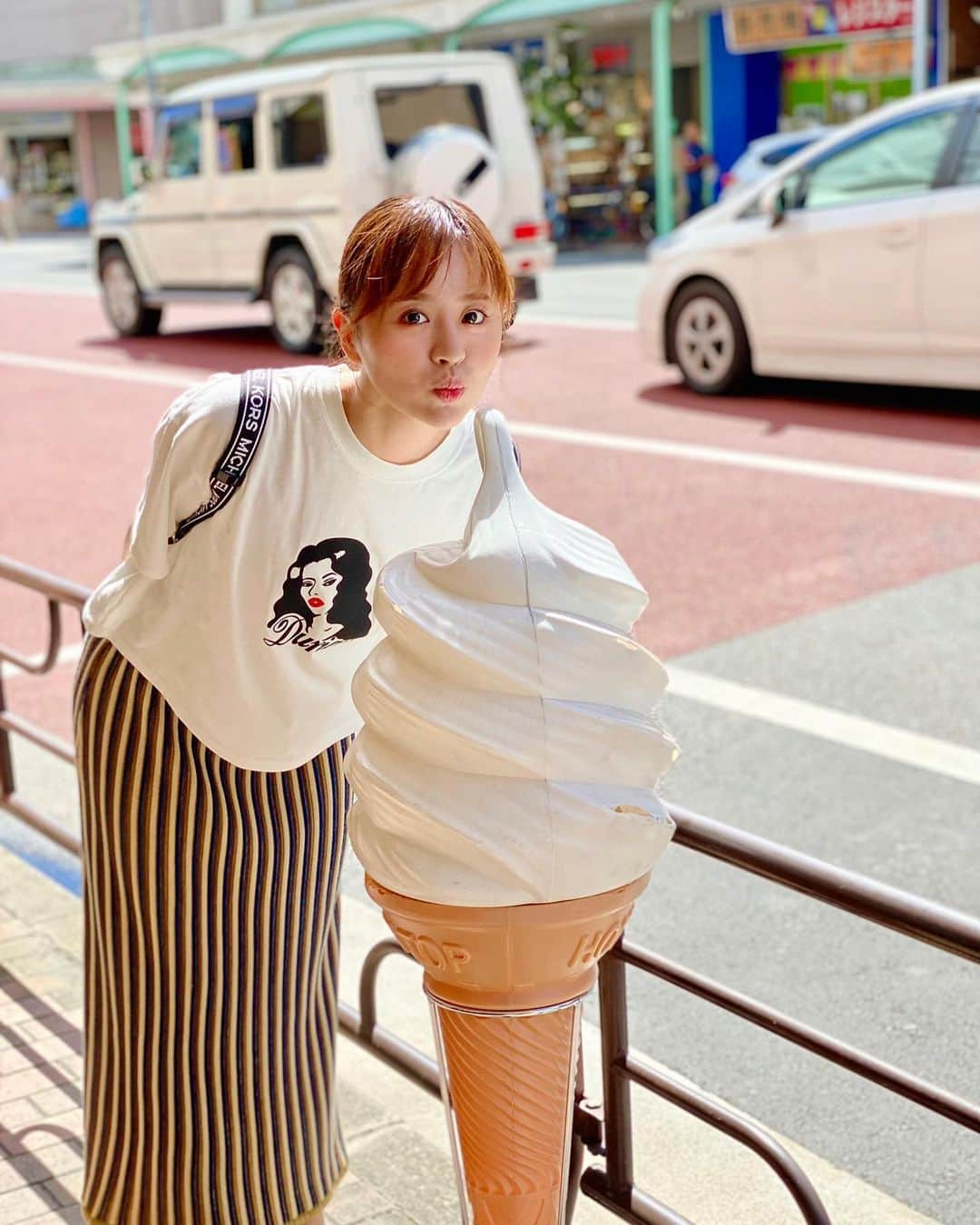 真衣ひなのさんのインスタグラム写真 - (真衣ひなのInstagram)「1.2.3‼︎🍦 心をニュートラルに。 沢山抱えていると あっちにこっちに振られてしまうから。 重くなってきたら一旦降ろして、 心を今に向ける。  🦦💭  #難しいけど #大事な作業 #ひなの雑記」9月15日 19時59分 - hinano_mai