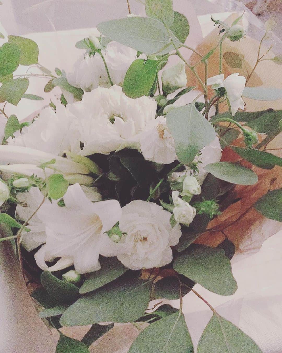 清水由紀さんのインスタグラム写真 - (清水由紀Instagram)「🎂💐 こんな状況下の中、それぞれのカタチでお祝いしていただきました🥺 好きな人たちに元気に逢えるだけで幸せなのに、その人たちの頭の片隅に少しでも存在できていることが何よりの幸せです。 そして、年々お花を貰うと嬉しいそんなお年頃です🥰  #birthday #birthdaycake #bouquet」9月15日 19時59分 - shimizu_yuki_official_