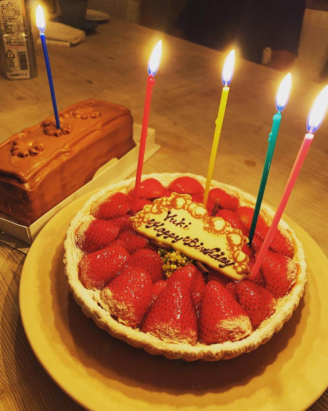 清水由紀さんのインスタグラム写真 - (清水由紀Instagram)「🎂💐 こんな状況下の中、それぞれのカタチでお祝いしていただきました🥺 好きな人たちに元気に逢えるだけで幸せなのに、その人たちの頭の片隅に少しでも存在できていることが何よりの幸せです。 そして、年々お花を貰うと嬉しいそんなお年頃です🥰  #birthday #birthdaycake #bouquet」9月15日 19時59分 - shimizu_yuki_official_