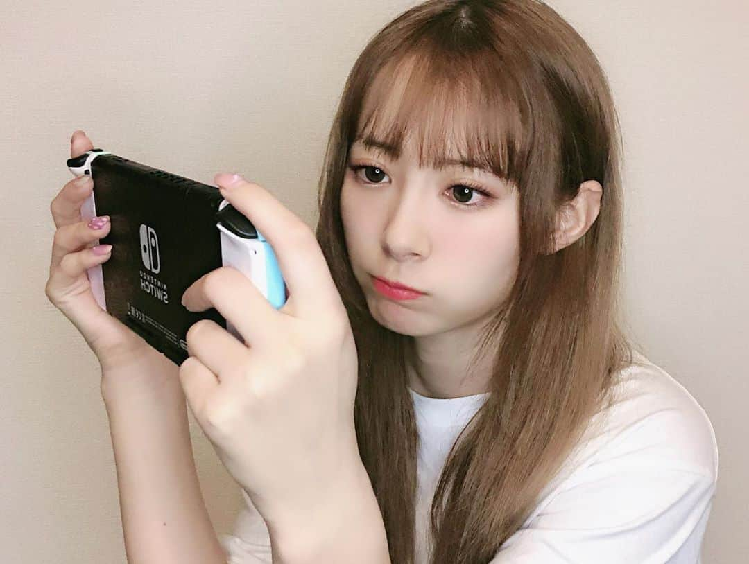 生田衣梨奈さんのインスタグラム写真 - (生田衣梨奈Instagram)「♥当たったーーーー♥﻿ ﻿ Nintendo Switch あつまれどうぶつの森﻿ 当選しました！！！！﻿ ﻿ やっと当たったんだよ泣﻿ ﻿ 発売からずっと応募はしてたんだけど﻿ 当たらんかったんよ😭﻿ ﻿ でもやっとよ😭﻿ ﻿ なので。。。﻿ 1からのスタートであつもりしてます♥﻿ ﻿ ﻿ #morningmusume20 #モーニング娘20﻿ #helloproject  #顔面国宝﻿ #えりぽんかわいい #アイドル﻿ 存在が #インスタ映え #かわいい﻿ #Love #beauty﻿ #followme #makeup﻿ #Instagram #instagood﻿ #메이크업 #얼스타그램﻿ #ig_Japan #팔로미﻿ #フォロー歓迎 #ootd﻿ #あつもり #あつまれどうぶつの森﻿ #Nintendo  #NintendoSwitch﻿ #いいね #写真﻿ #IDOL #골프﻿ #SELFIE #셀카」9月15日 20時08分 - erina_ikuta.official