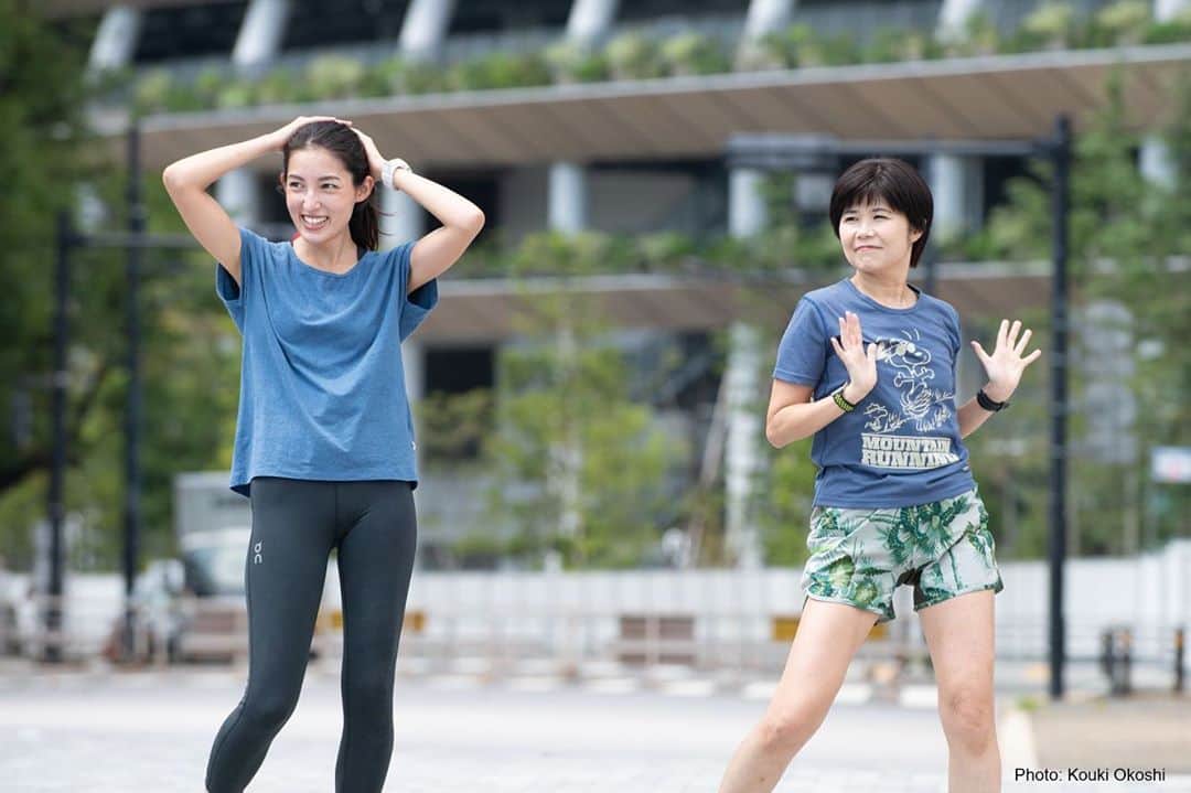 大杉亜依里のインスタグラム：「ランニングWebマガジン﻿ @yourespecial_shareyourvoice ﻿ では、出来る限りゲストの"らしさ"を表現したいなぁと思っています☺️﻿ ﻿ 今回インタビューのゲストに来てくださった　@nattoumari さんは、『ランニング×カメラ』がお好きな方！🏃🏻‍♀️📸✨﻿ 何かそれが伝わるような写真になったら良いなぁと思っていました。﻿ ﻿ 毎回撮影は非常に短い時間で行っていて、全てのカットを撮りきるのが本当に大変な中、カメラマンの @koukoshi は今回﻿ ﻿ "ランニングする大杉を撮影する、まりさん"﻿ ﻿ をめちゃめちゃ素敵に収めてくれました！！！😍﻿ ﻿ まりさん、こんなにも楽しそうに私の事撮ってくれてたんだぁ🤣👏👏👏﻿ って写真を見て気づいたし、まりさんが写真好きなこともすごく伝わってきて…﻿ ﻿インタビューになくてはならない、大切な写真になりました☺️﻿ 昨日の公開以来、嬉しい反応も多数いただき本当に感謝です！！🙏﻿ ﻿ Webマガジンは　@yourespecial_shareyourvoice のプロフィールにあるURLからとべます。﻿ ぜひインタビューを読んでみてください✨﻿ ﻿ まりさんが撮ってくれた写真はこれから少しずつアップしていきますね✌️💕」