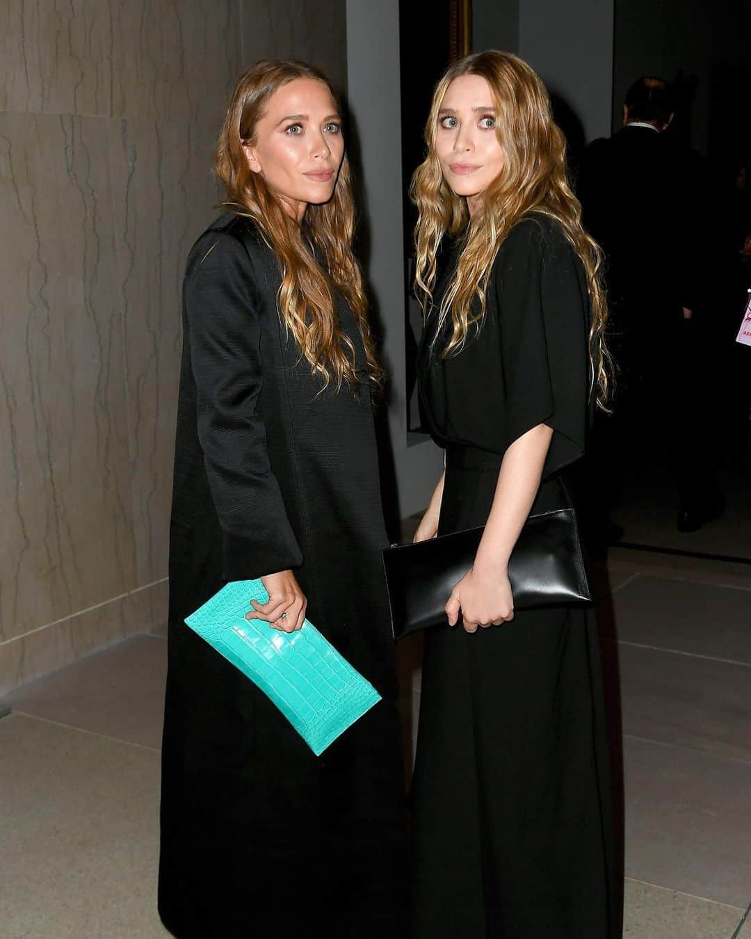 Vogue Australiaさんのインスタグラム写真 - (Vogue AustraliaInstagram)「Fashion’s favourite twins, #MaryKateOlsen and #AshleyOlsen, have proved their long-standing commitment to all-black ensembles. But that's not their only styling go-to—they also know how to play with proportion and textures, while the addition of barely-there make-up and loose hair gives an ethereal feel to an otherwise tailored look. Journey through some of their tried and tested style rules in the bio link. 📷  Getty Images」9月15日 20時16分 - vogueaustralia