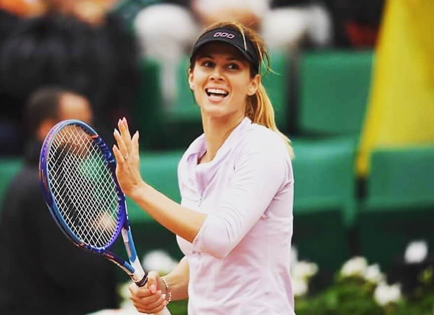 ツベタナ・ピロンコバさんのインスタグラム写真 - (ツベタナ・ピロンコバInstagram)「A big thank you to the @fftennis and @rolandgarros for serving me the amazing opportunity to play directly in to the MD of this year’s event! It is truly an honour and a pure joy to be able to go back to this sacret courts! ✨✨✨  A special thank you to the Bulgarian Tennis Federation and Mr. Stefan Tsvetkov for all the help support on this matter.🎾🎾🎾 #rg2020」9月15日 20時16分 - tpironkova