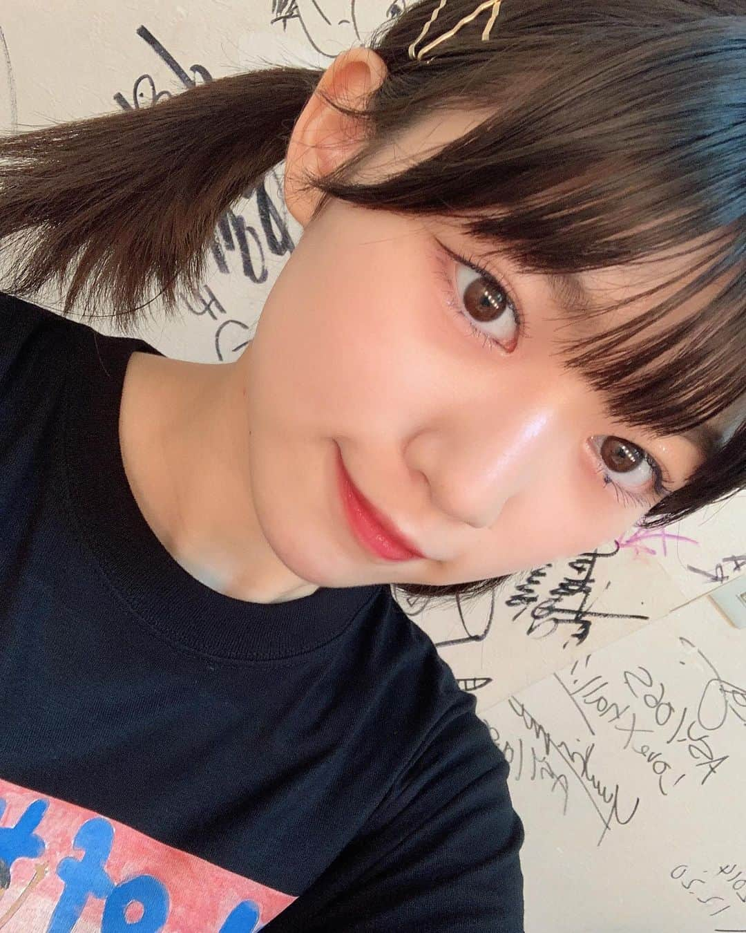 沢村りささんのインスタグラム写真 - (沢村りさInstagram)「👧🏻！﻿ ﻿ _______________﻿ ﻿ ﻿ #Lilyofthevalley #沢村りさ ﻿ #リリバリ #idol #アイドル﻿ #jk #jk2﻿ #生誕T #makeup ﻿ #ピンクメイク #パリジェンヌ﻿ #ヘアアレンジ #ツインテール﻿ #ゴールドピン #ウルフ﻿ #instagram #selfie #lisa」9月15日 20時20分 - lisa20031208