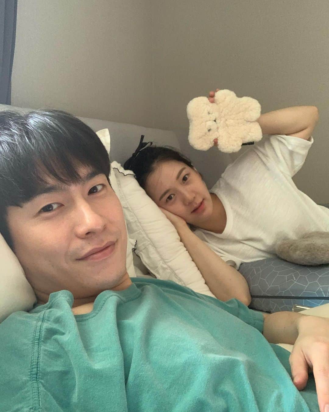 イ・ジェウォンのインスタグラム：「. 우리가 반년동안 기다린 #청춘기록 정말 너무 재밌다ㅜㅠ 오늘밤도 9시!  #tvn」