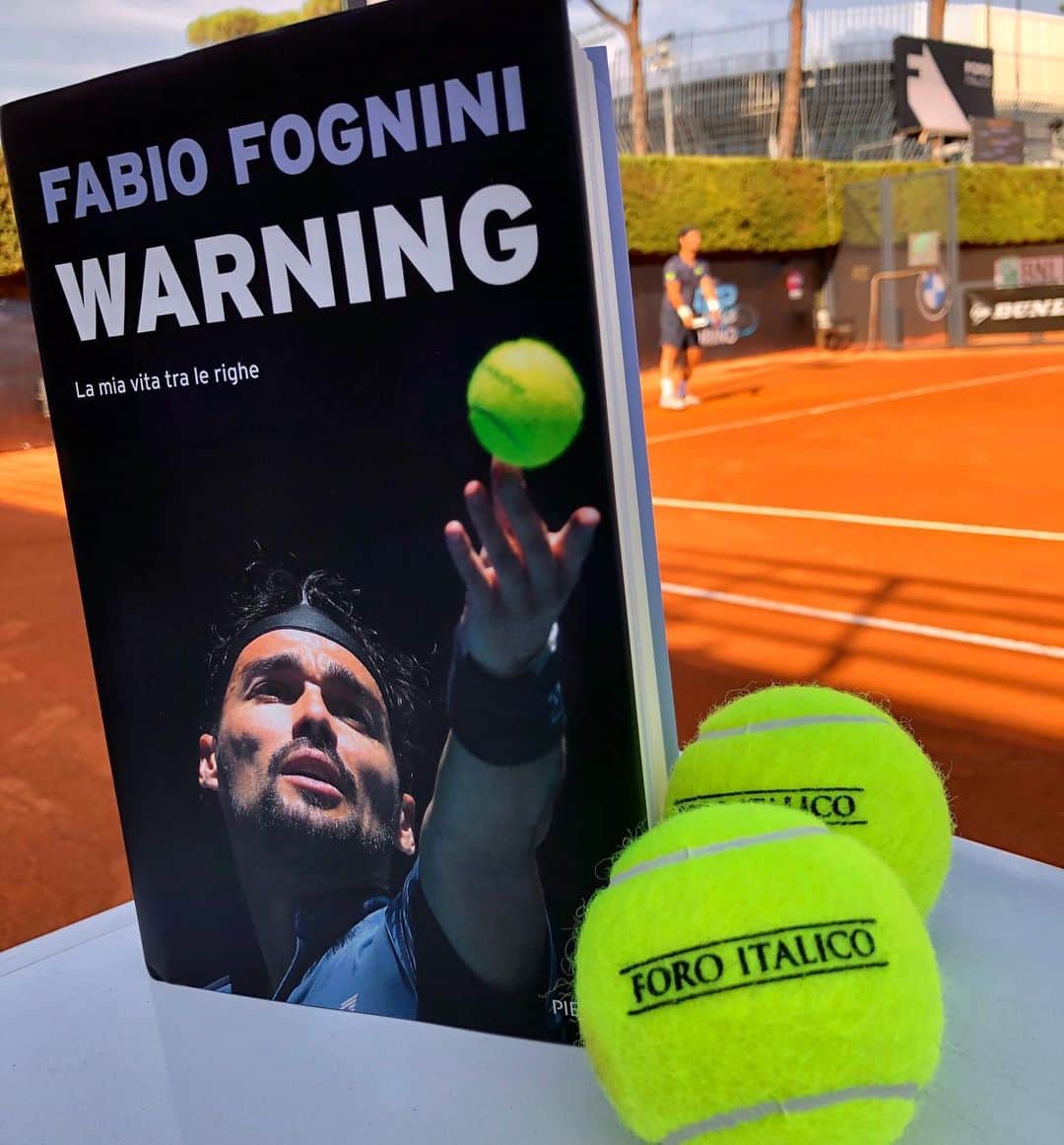 ファビオ・フォニーニのインスタグラム：「Il grande giorno e’ arrivato! Da oggi potete trovarlo in tutte le librerie e su amazon! 🖋📕😊 #warning  #15settembre」