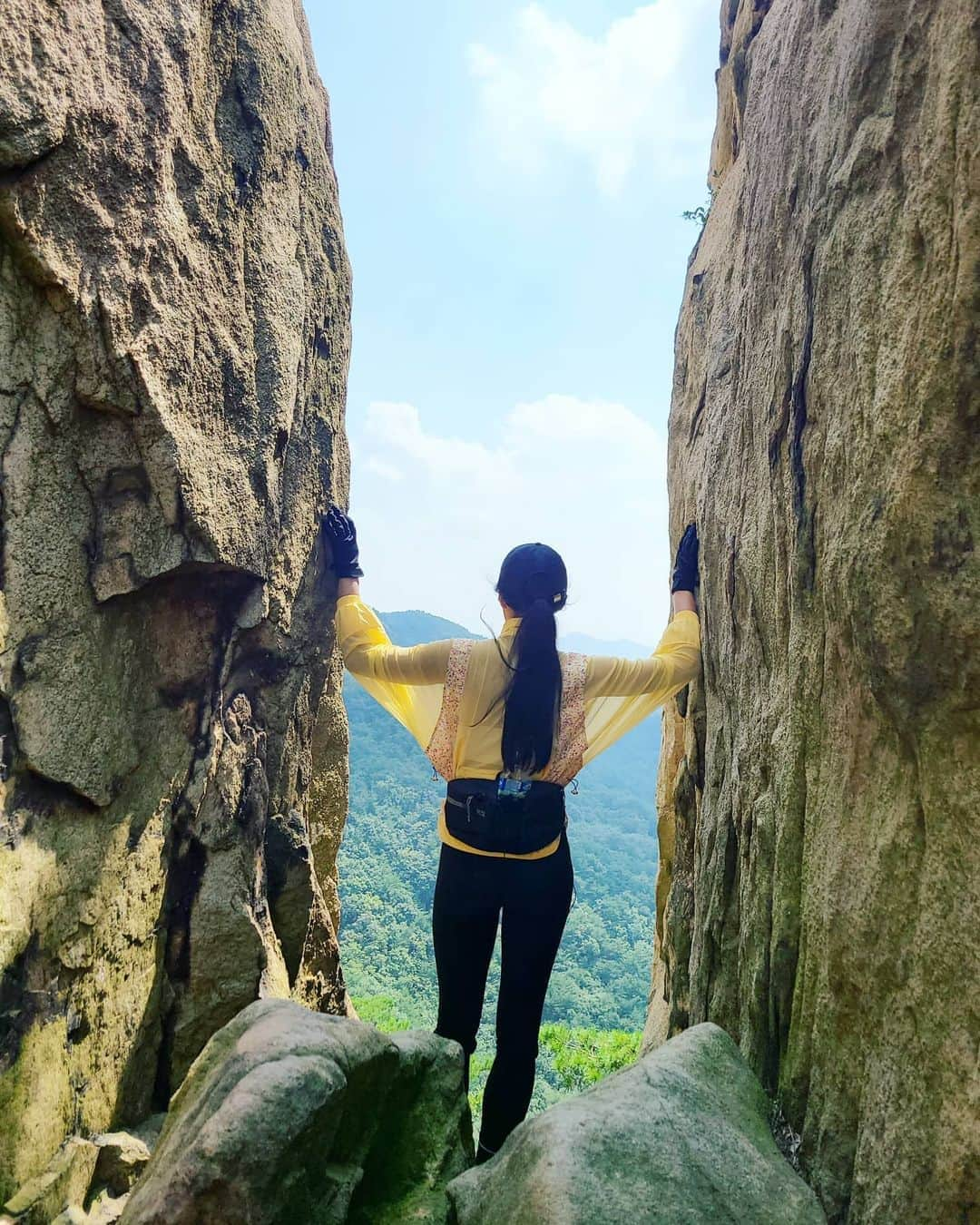 イ・シヨンさんのインスタグラム写真 - (イ・シヨンInstagram)「불곡산에서 발견한 멋진곳🌿 수락산말고 불곡산에도 그랜드캐년이 있었네😎 그리고 3.4.5 하산하는길에 발견한곳 절벽이 너무 멋진곳🚩 근데 꼭대기에 쇠사슬같은게 고정되있는걸 보면..암벽등반처럼..훈련하는곳인가봐요? 그리고 마지막은..사격훈련?같은 비슷한..잘 모르지만..😅」9月15日 20時25分 - leesiyoung38