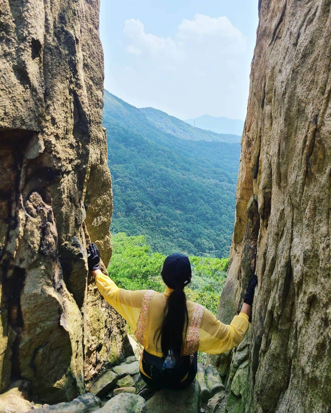 イ・シヨンさんのインスタグラム写真 - (イ・シヨンInstagram)「불곡산에서 발견한 멋진곳🌿 수락산말고 불곡산에도 그랜드캐년이 있었네😎 그리고 3.4.5 하산하는길에 발견한곳 절벽이 너무 멋진곳🚩 근데 꼭대기에 쇠사슬같은게 고정되있는걸 보면..암벽등반처럼..훈련하는곳인가봐요? 그리고 마지막은..사격훈련?같은 비슷한..잘 모르지만..😅」9月15日 20時25分 - leesiyoung38