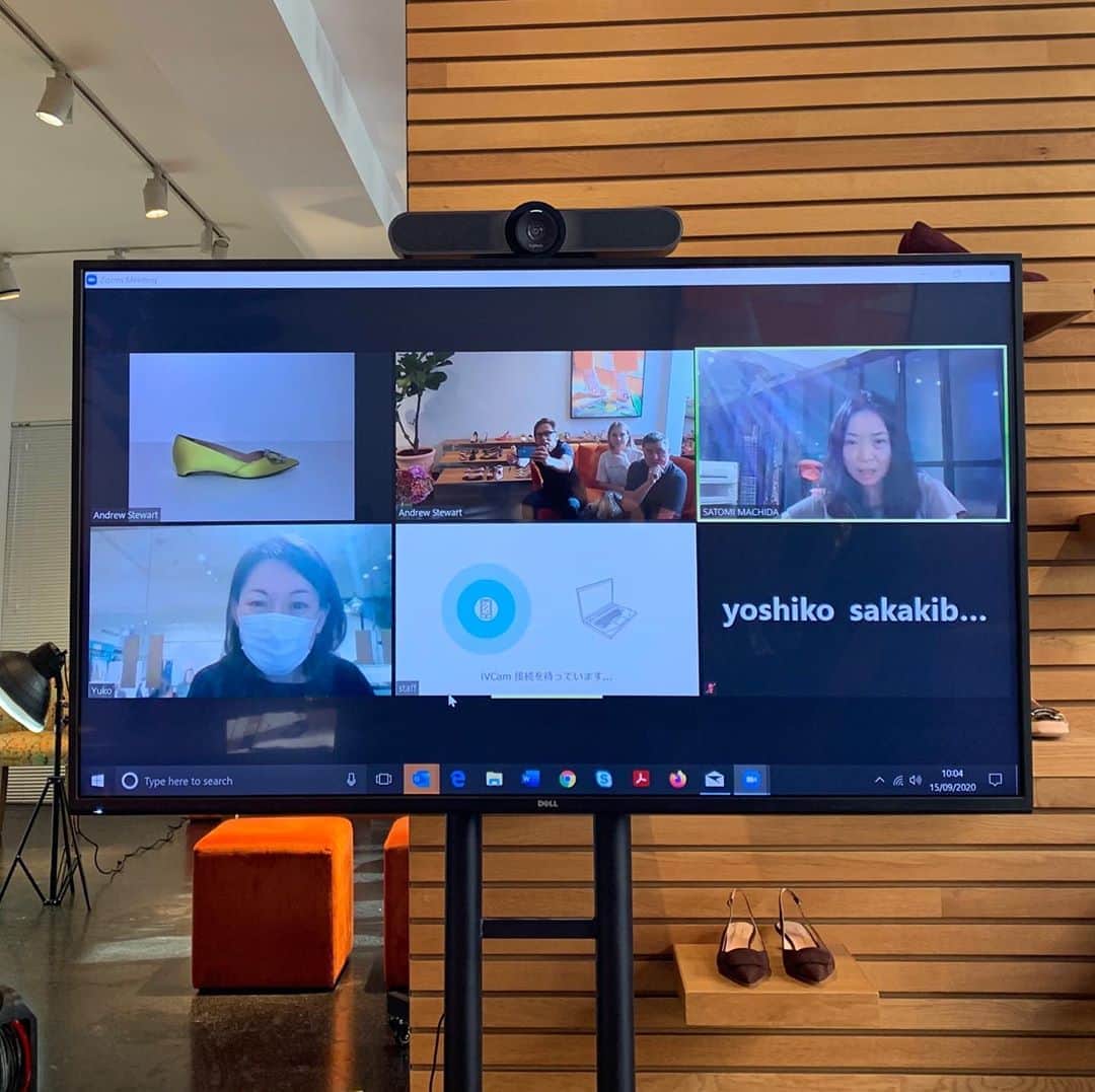 ルパートサンダーソンのインスタグラム：「Morning Zoom call with Japan. So much going on here. Rx #HPFrance」